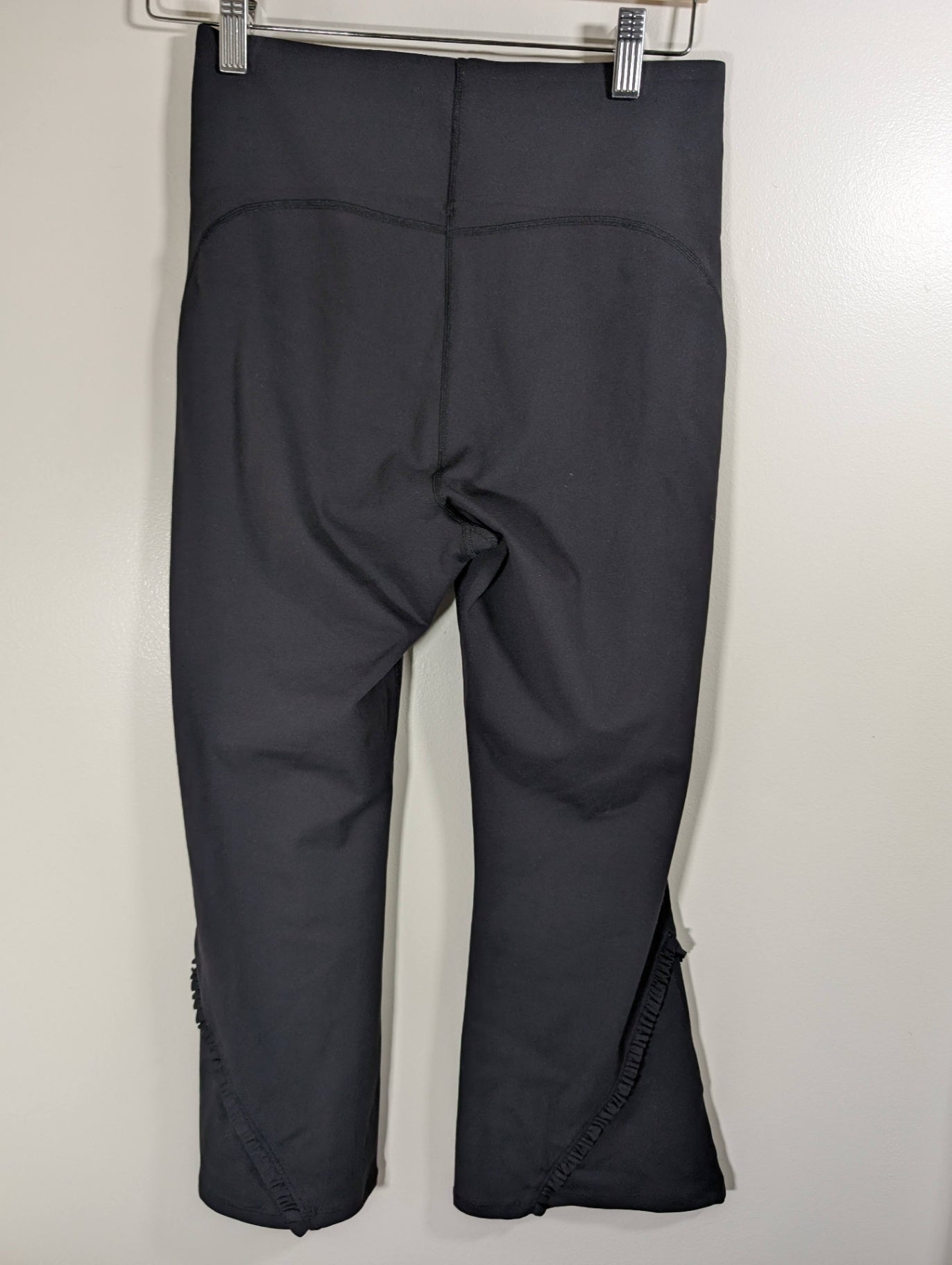 No label flare capri leggings - appears small