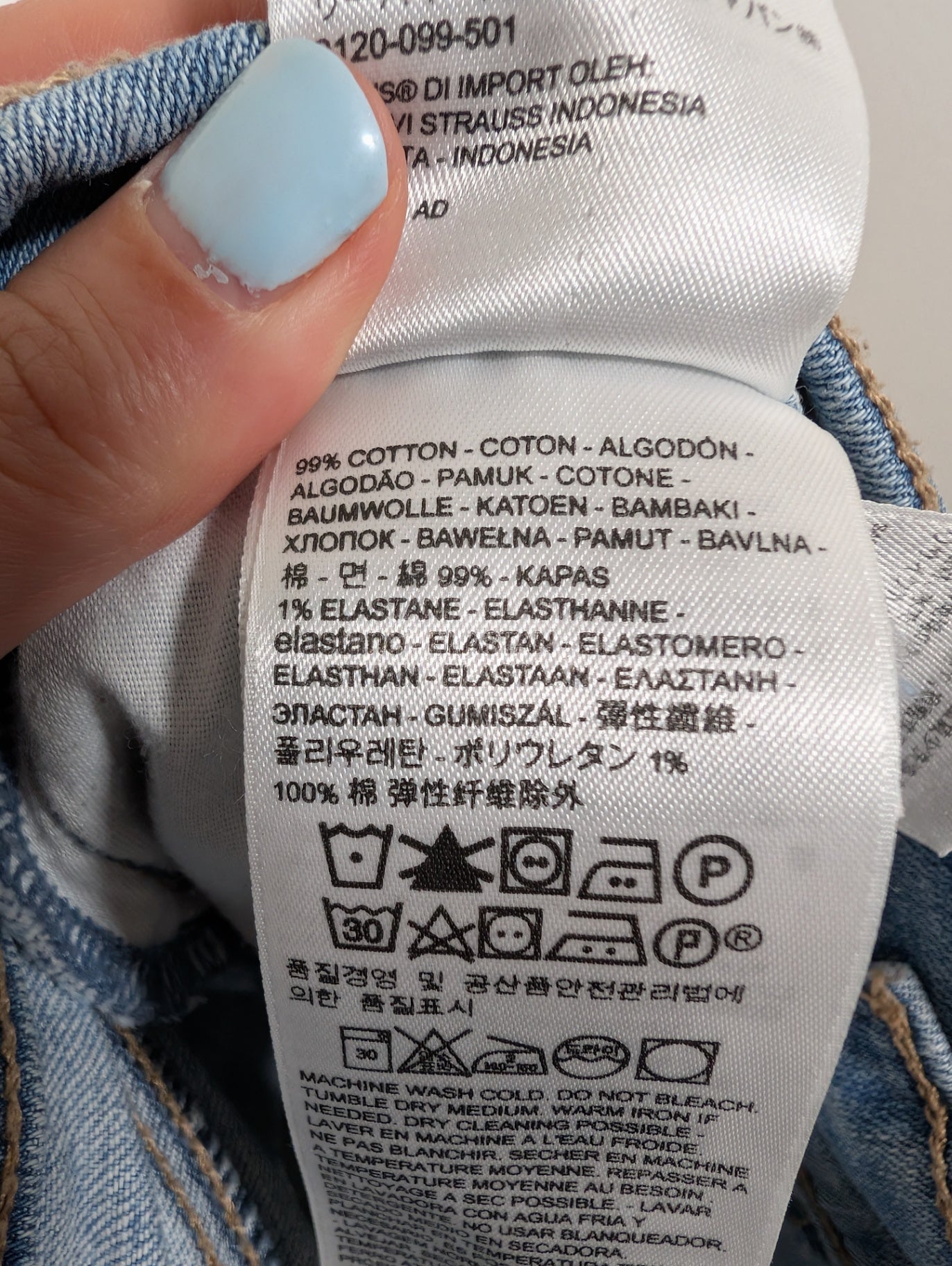 Levi's denim shorts - SZ 28