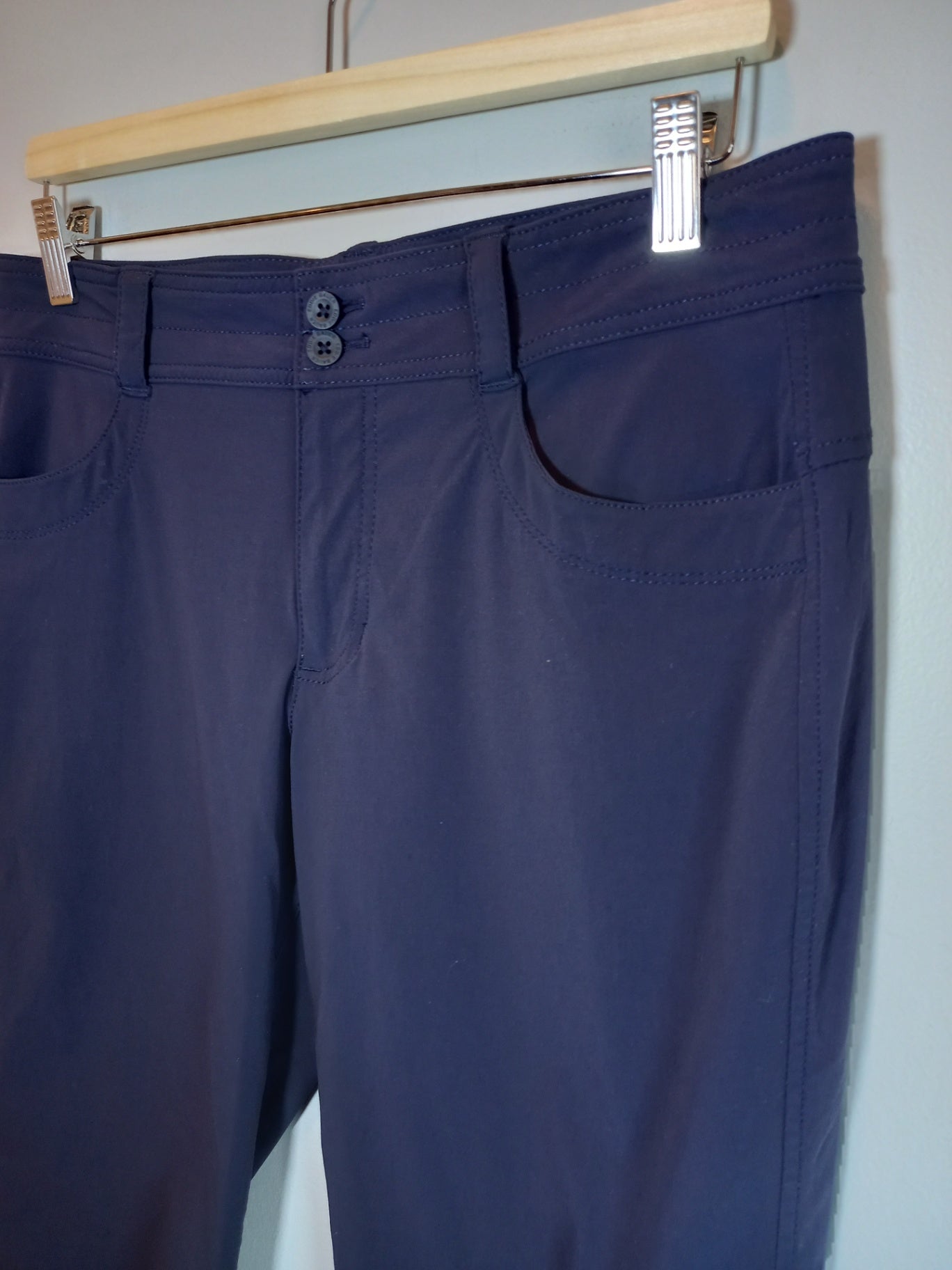 Eddie Bauer Navy Capris - Sz 10