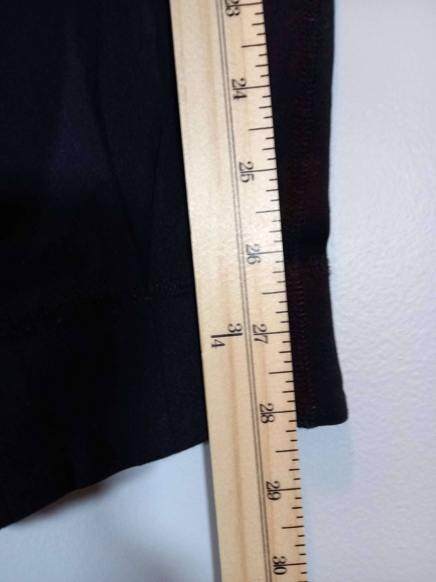 One Tooth Black Capri Leggings Sz L