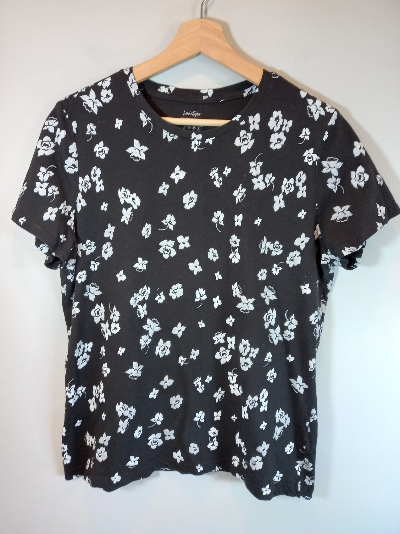 Lord & Taylor Black Floral T-Shirt - XL