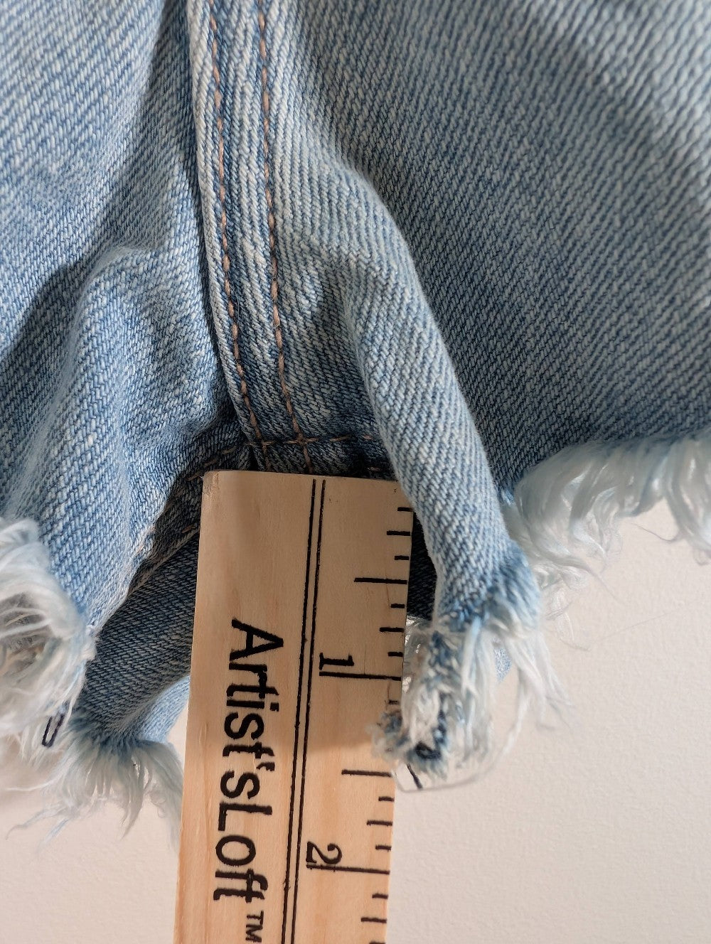Divided H&M jean shorts - SZ 6 (Minor Flaw)