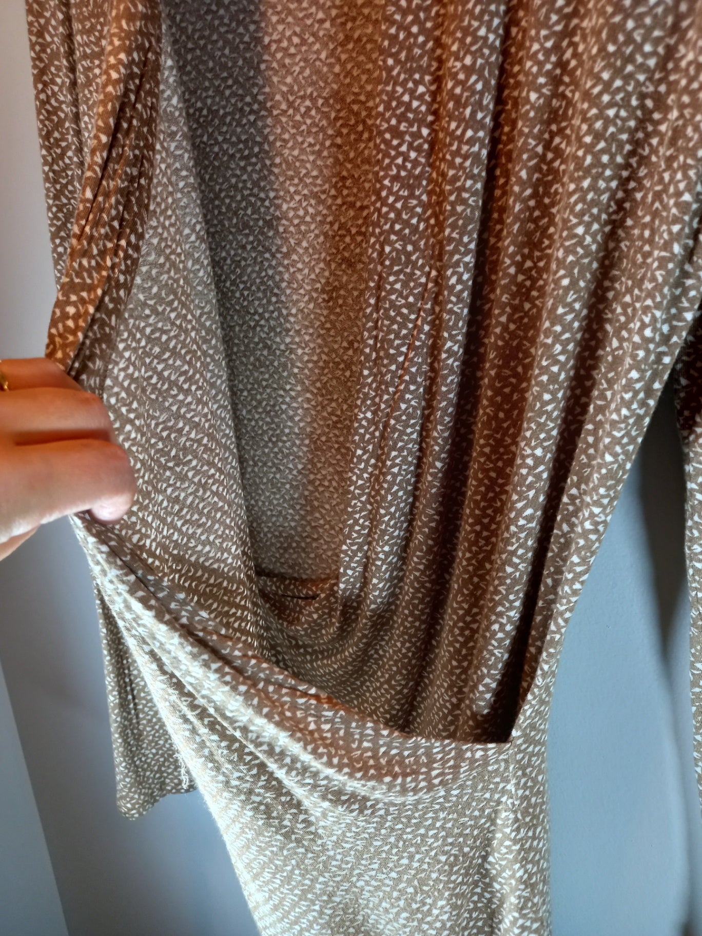 Banana Republic Tan & White Long Sleeve Sz S