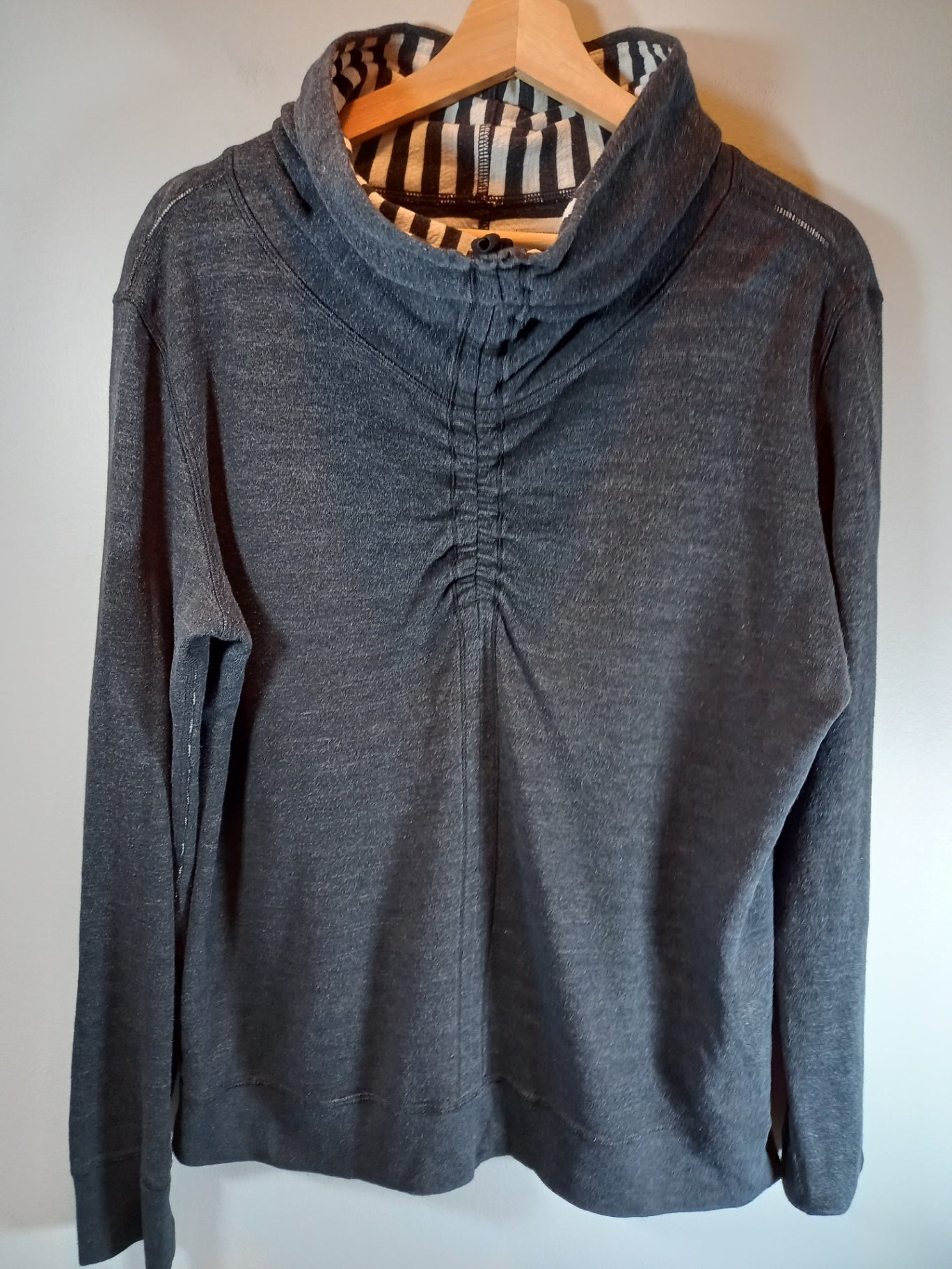 Lululemon Reversible Cowl Neck Sweatshirt Sz 8
