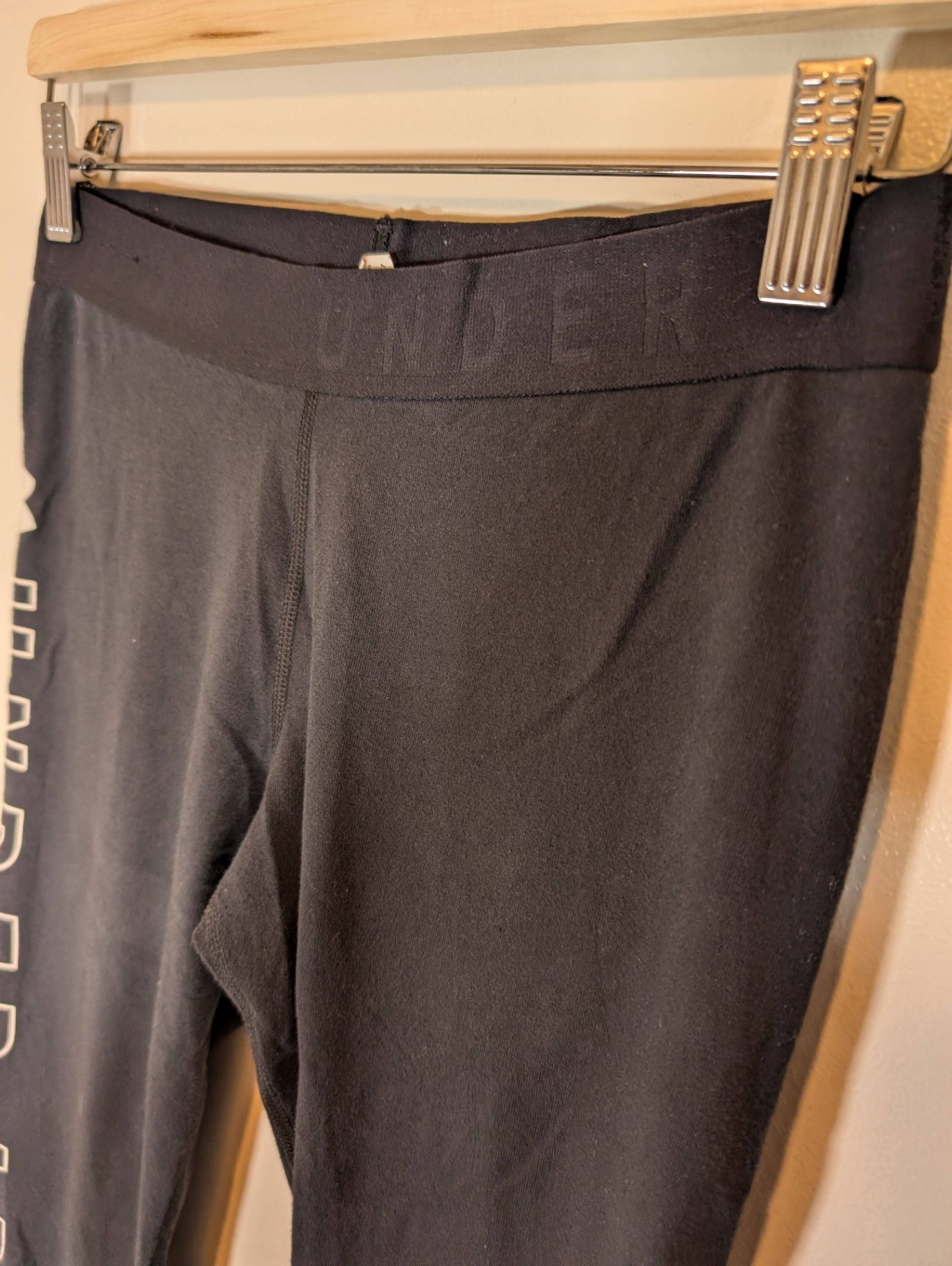 Under armour logo leggings - appears small