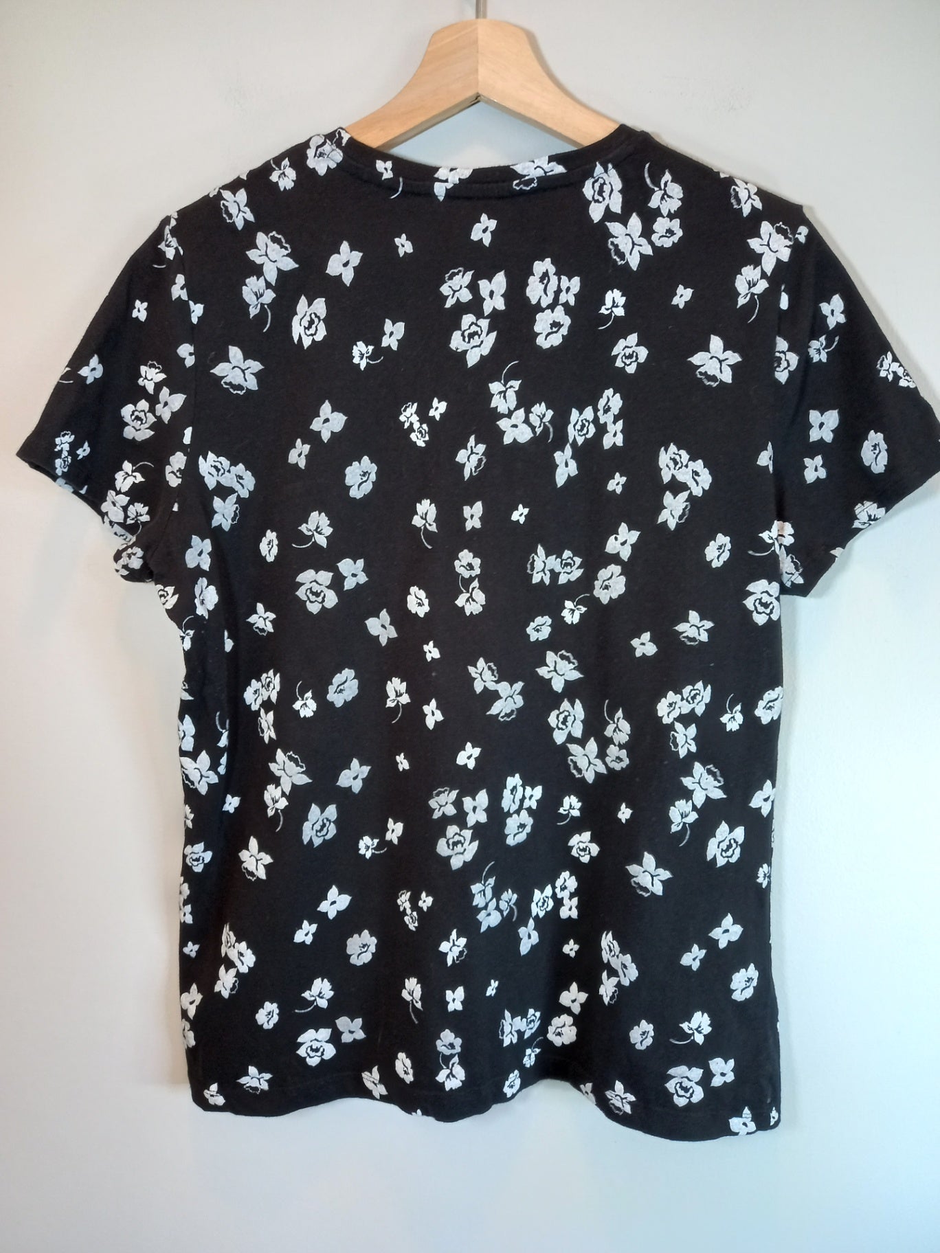 Lord & Taylor Black Floral T-Shirt - XL