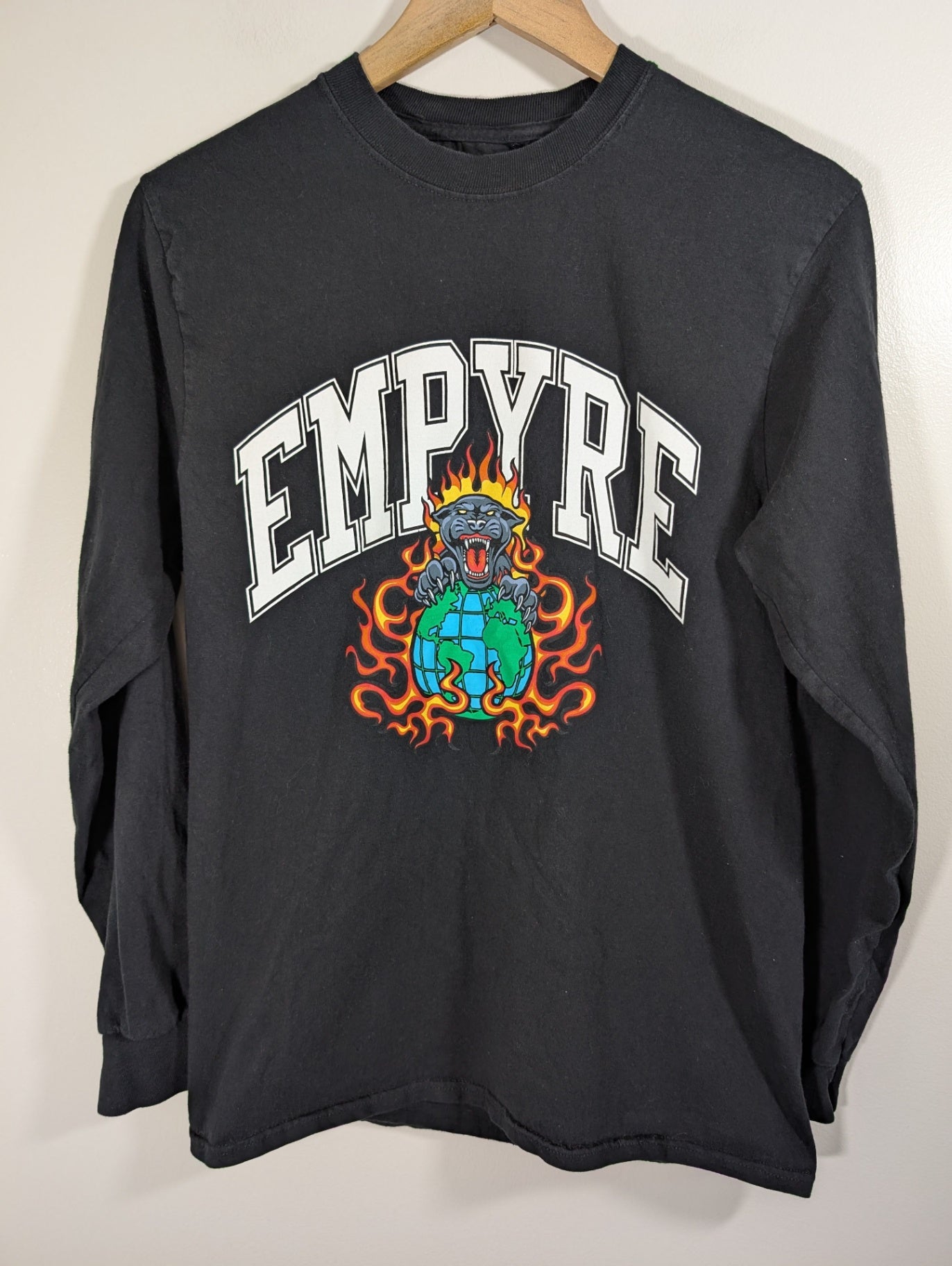 Empyre Graphic Long sleeve - Medium