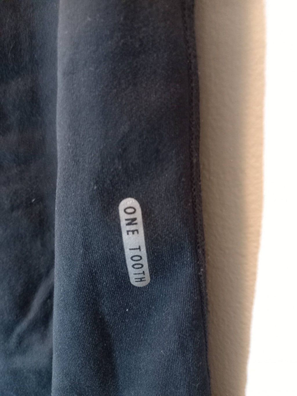 One Tooth Black Capri Leggings Sz L