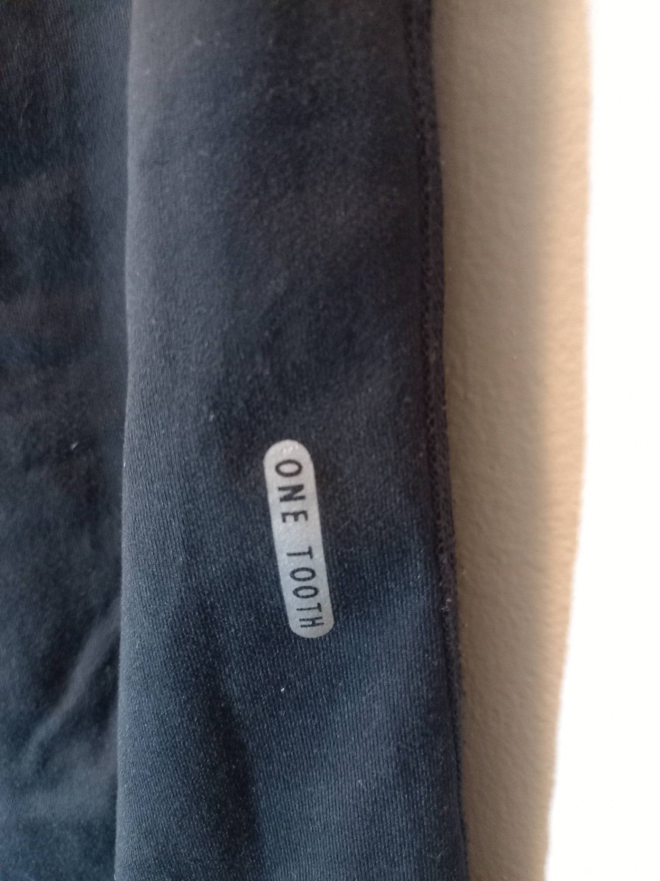 One Tooth Black Capri Leggings Sz L