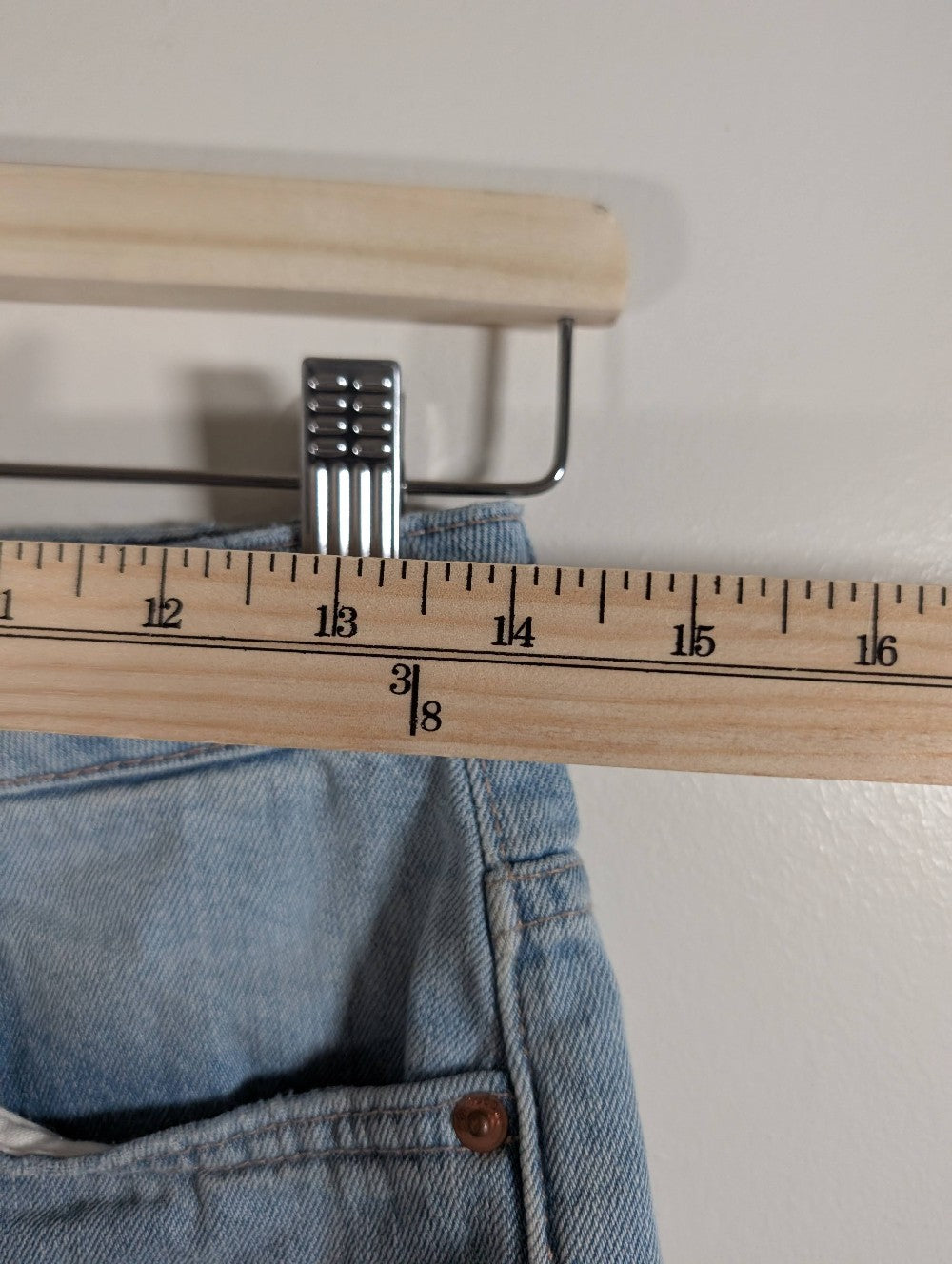 Divided H&M jean shorts - SZ 6 (Minor Flaw)