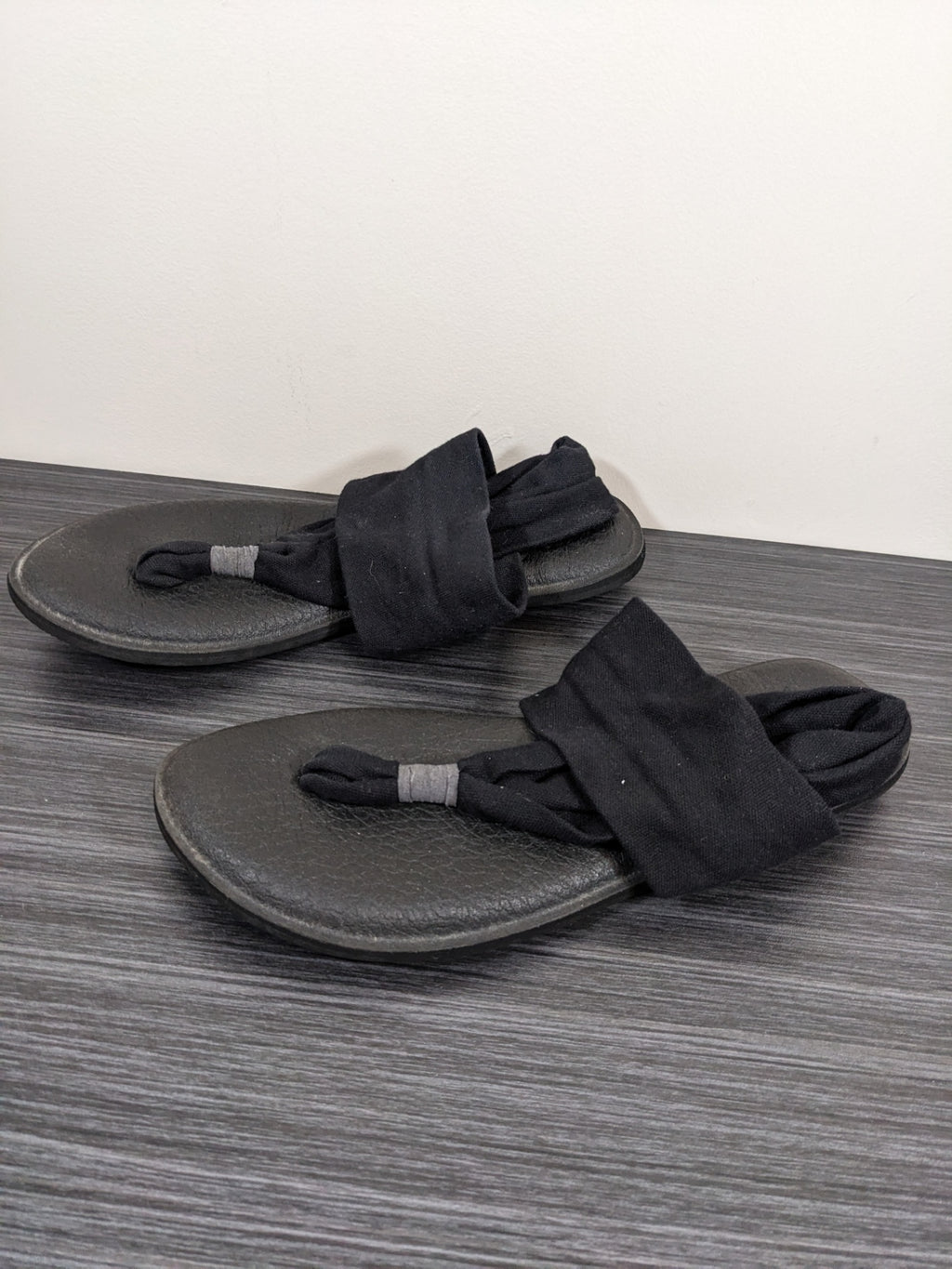 Sanuk Black Sandals Sz 7