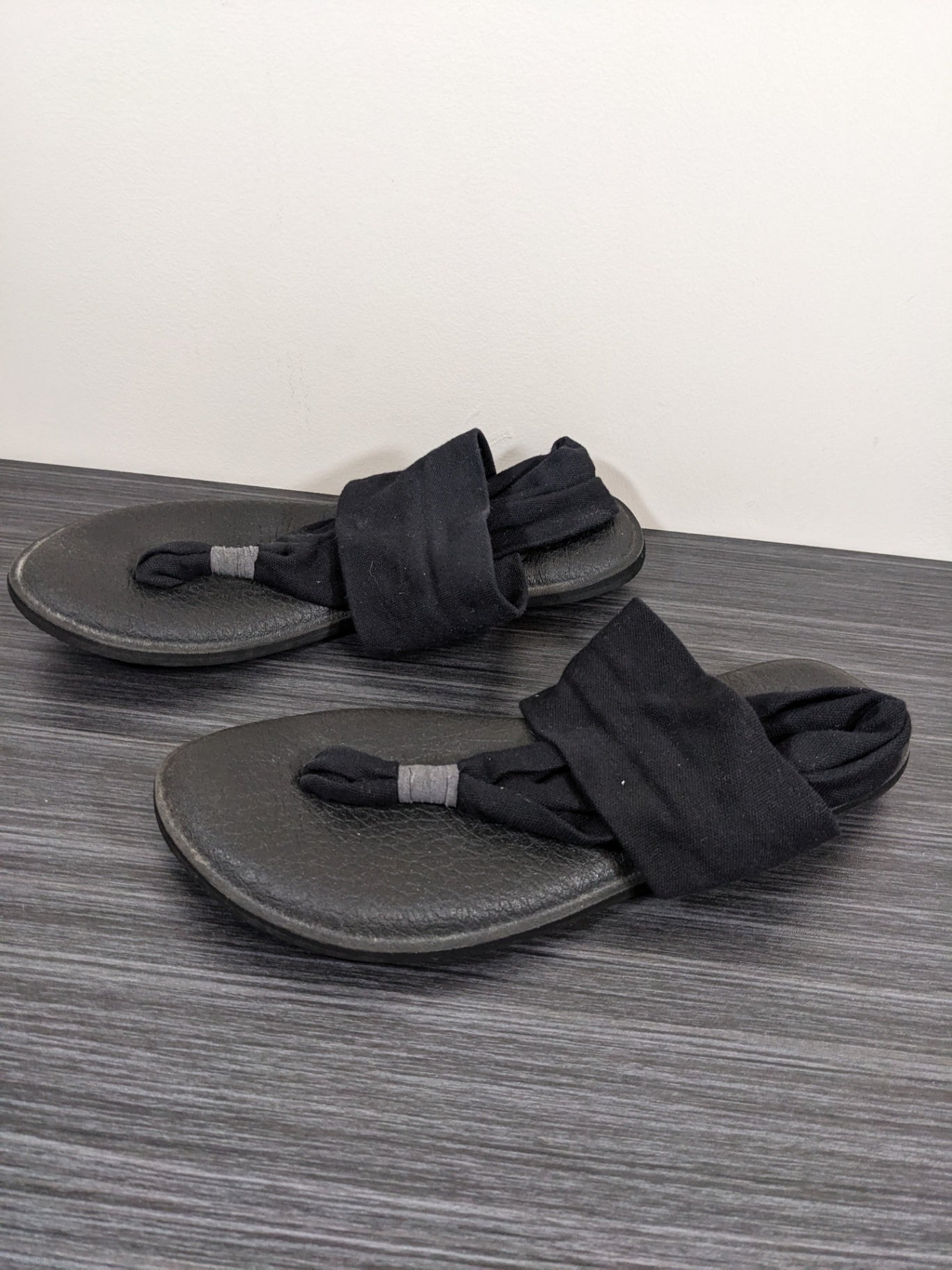 Sanuk Black Sandals Sz 7
