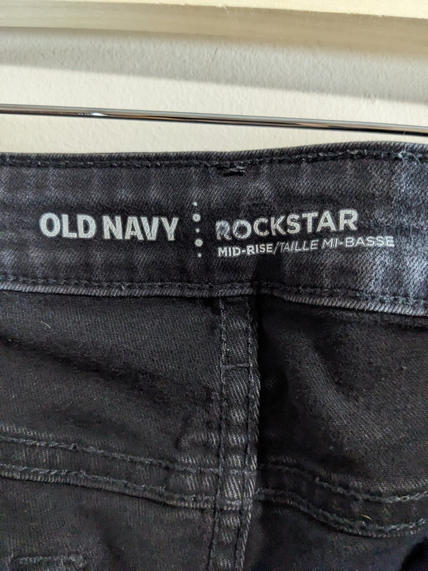Old Navy distressed rockstar mid-rise jeans - SZ 8