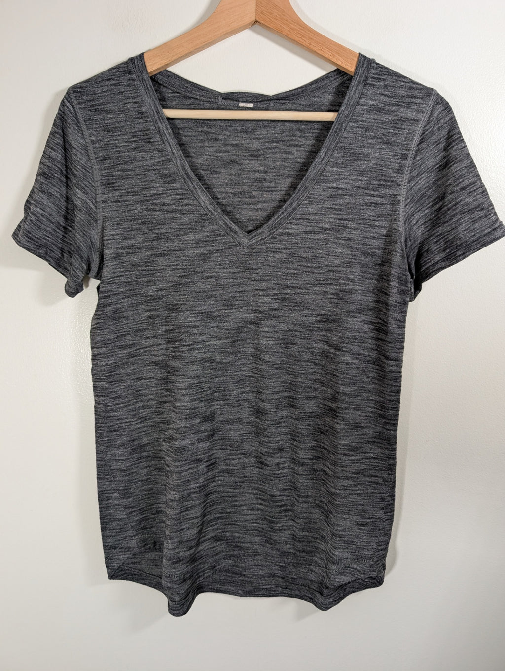 Lululemon heathered grey t-shirt - appears SZ 6