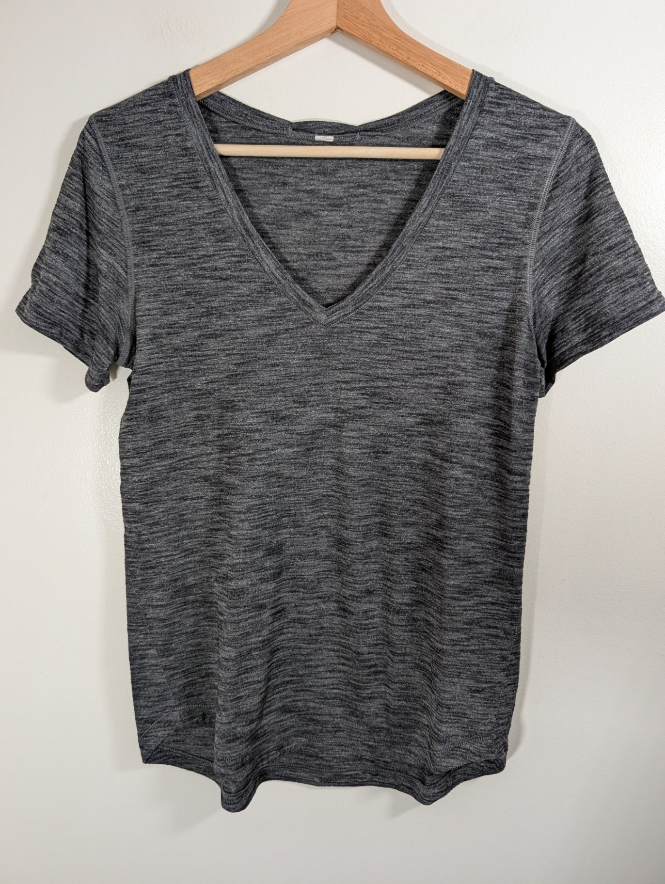 Lululemon heathered grey t-shirt - appears SZ 6