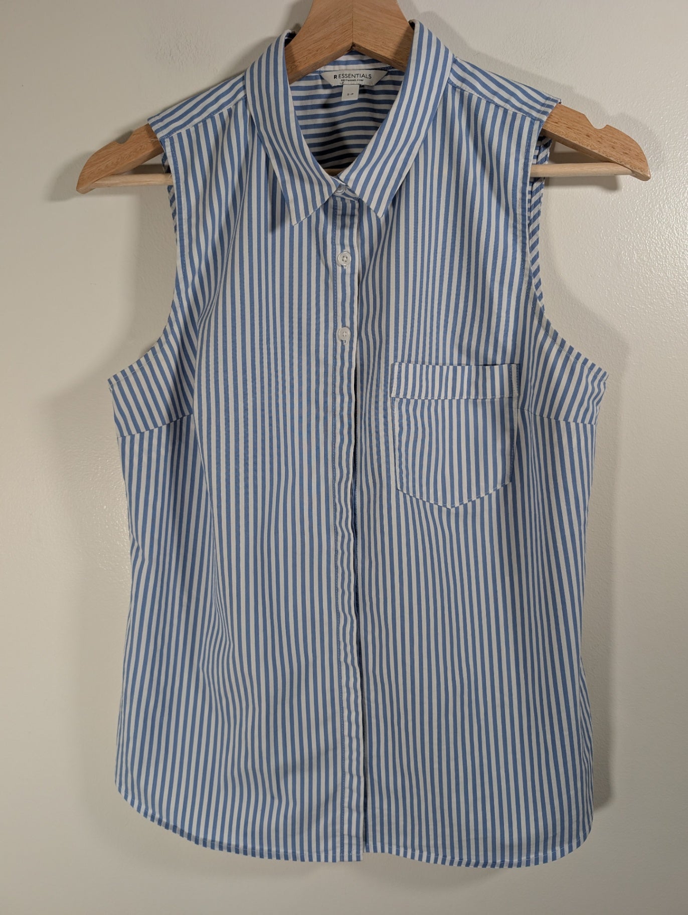 Reitmans striped sleeveless blouse - Small