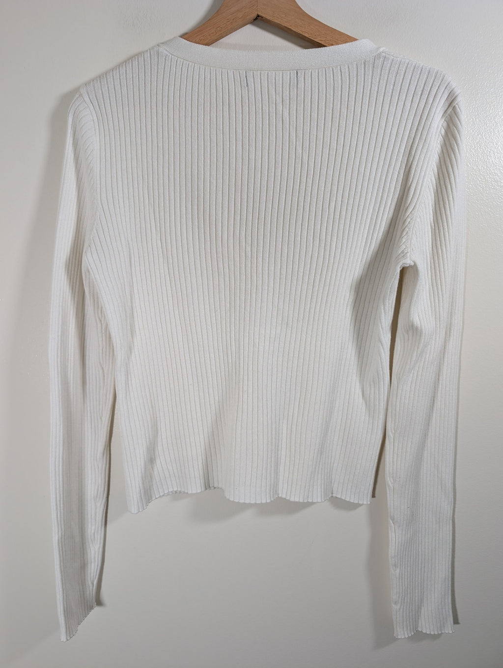 No label white cardigan - appears small