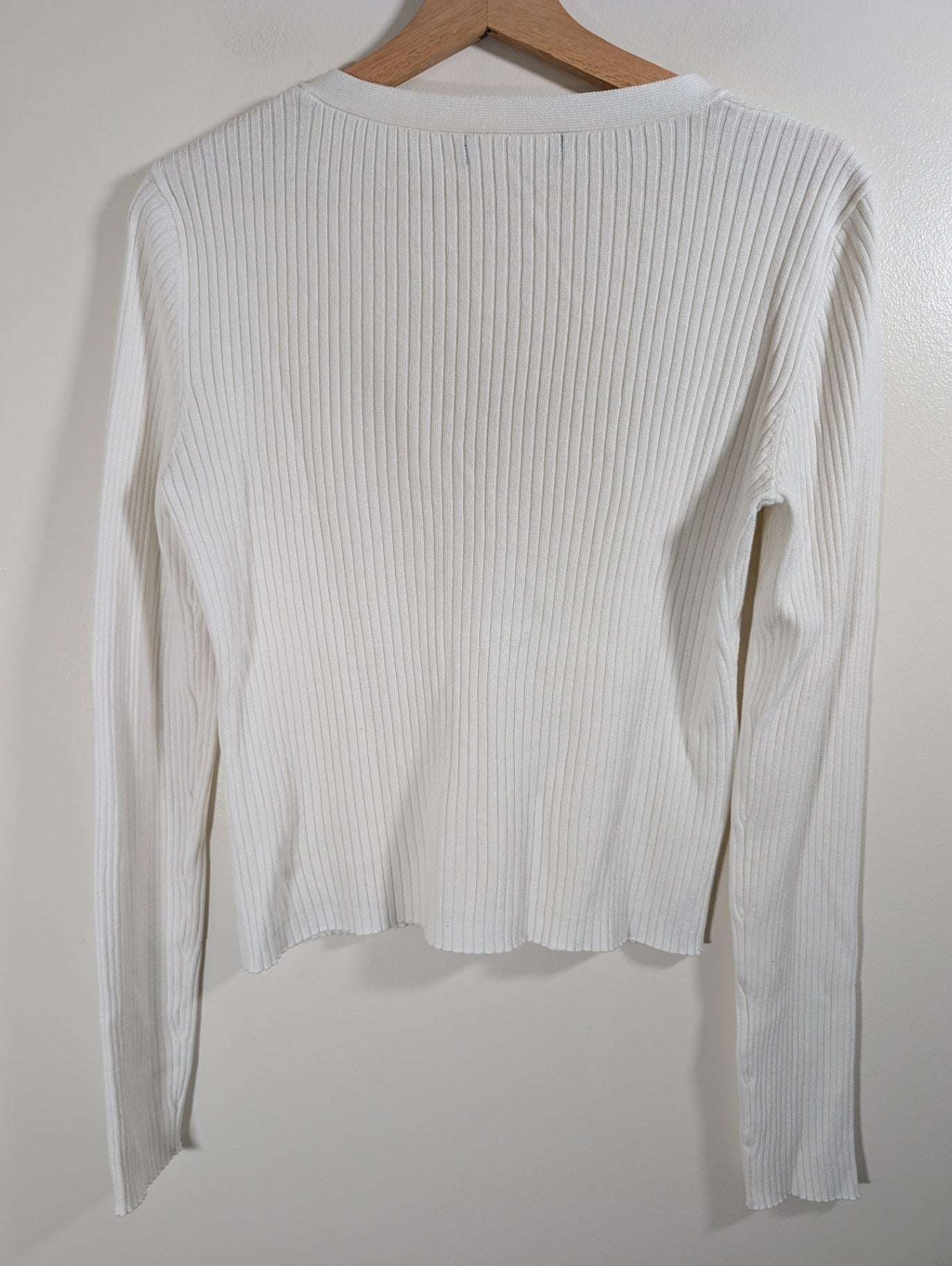 No label white cardigan - appears small