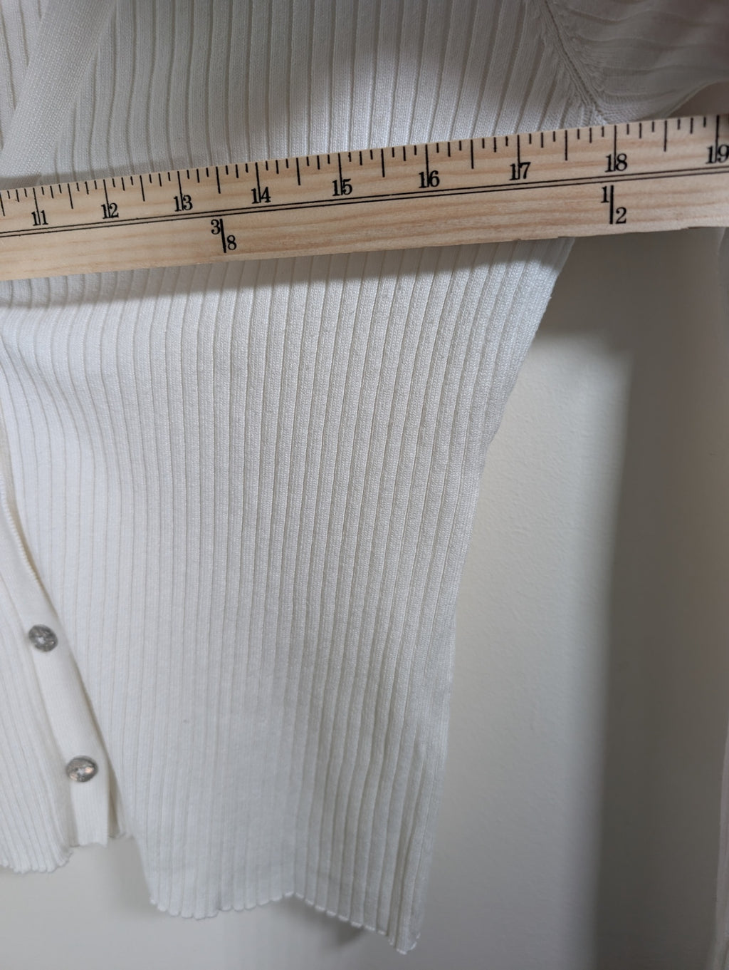 No label white cardigan - appears small