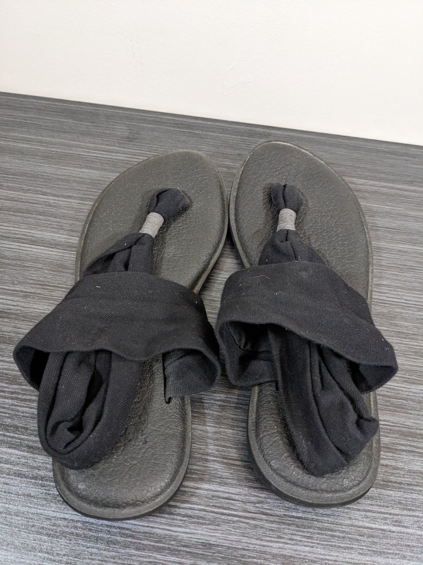 Sanuk Black Sandals Sz 7