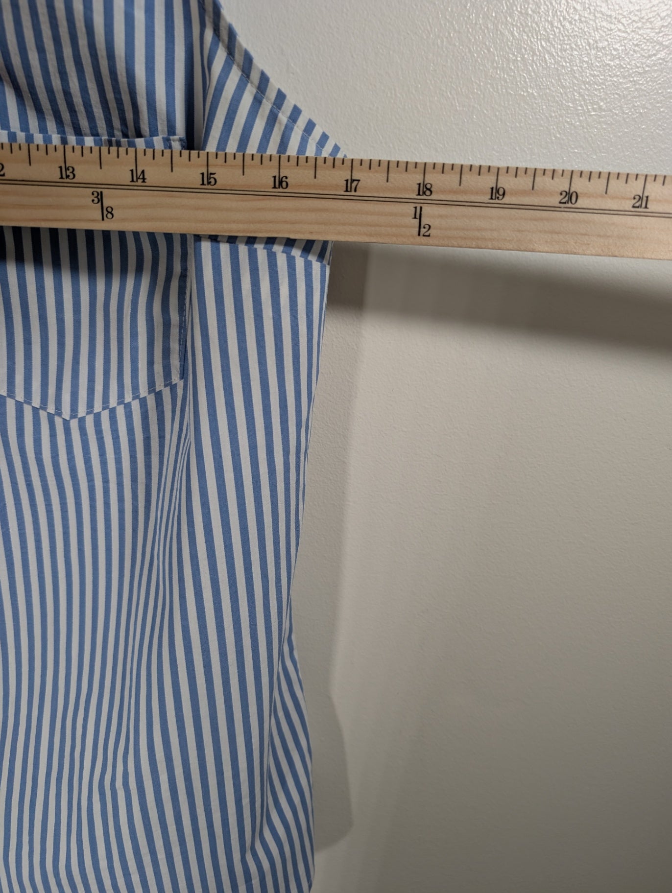 Reitmans striped sleeveless blouse - Small