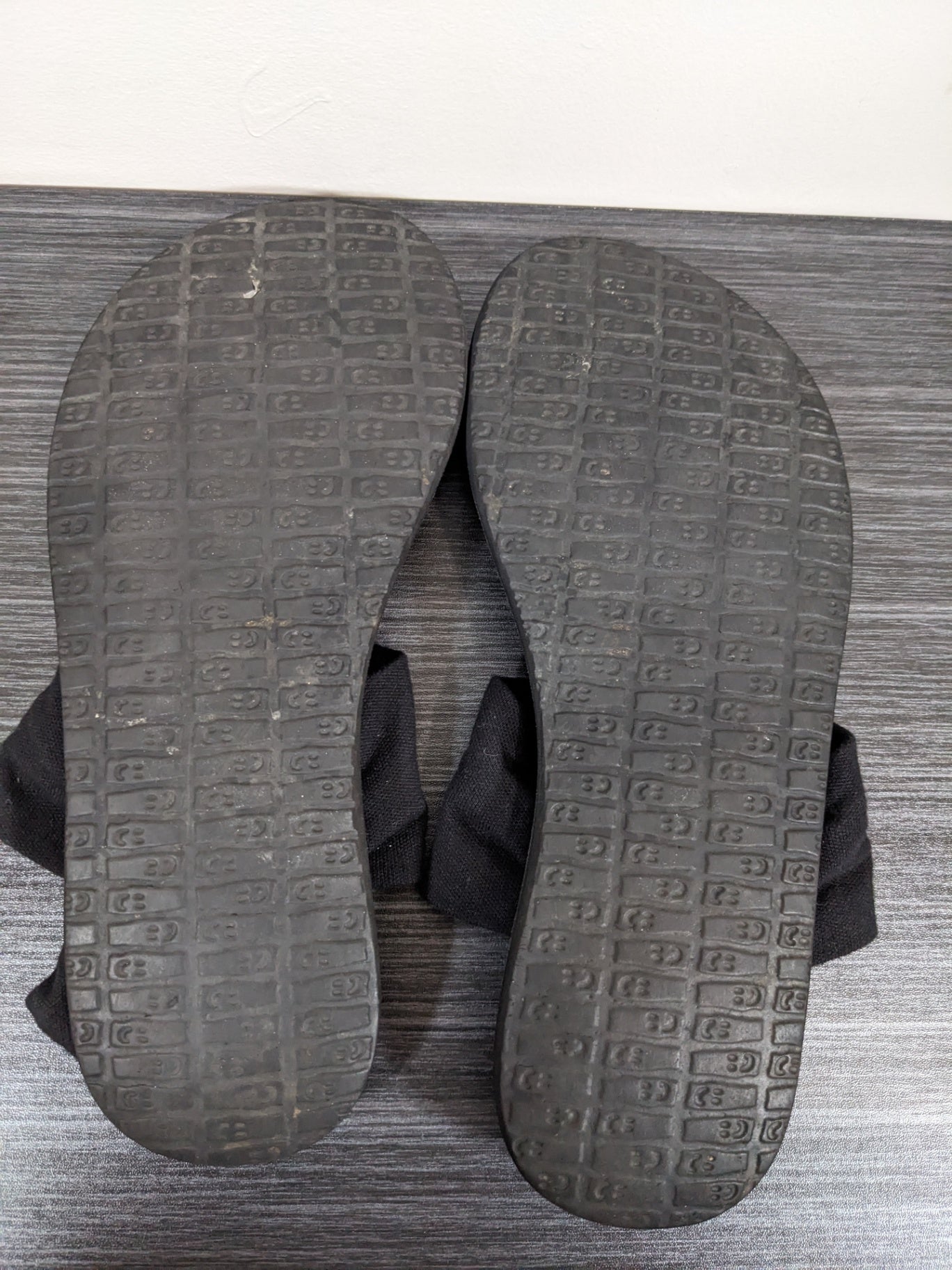 Sanuk Black Sandals Sz 7