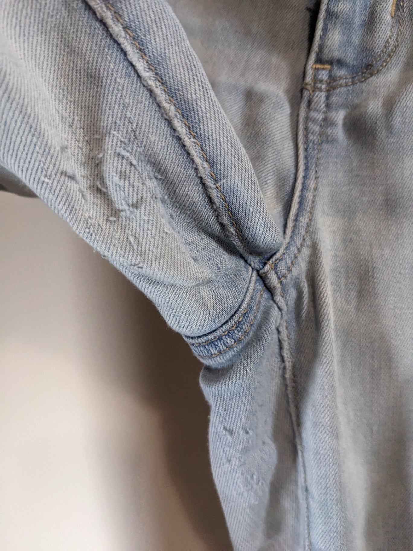 American Eagle Distressed Jeans - Sz 12
