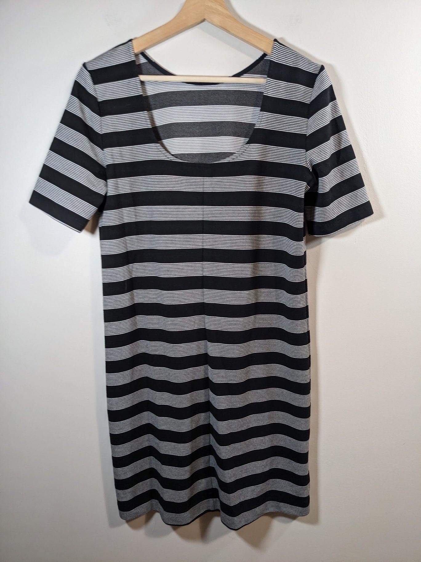 Gap low back striped dress Sz S