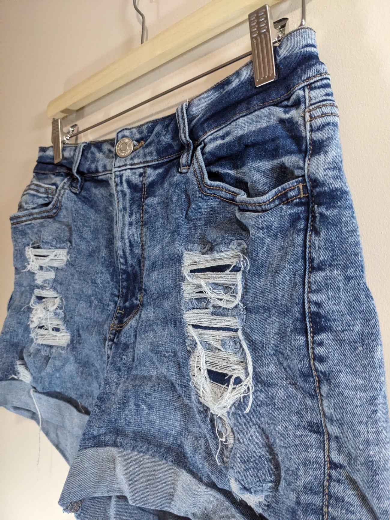 Warehouse One distressed denim shorts - SZ 6