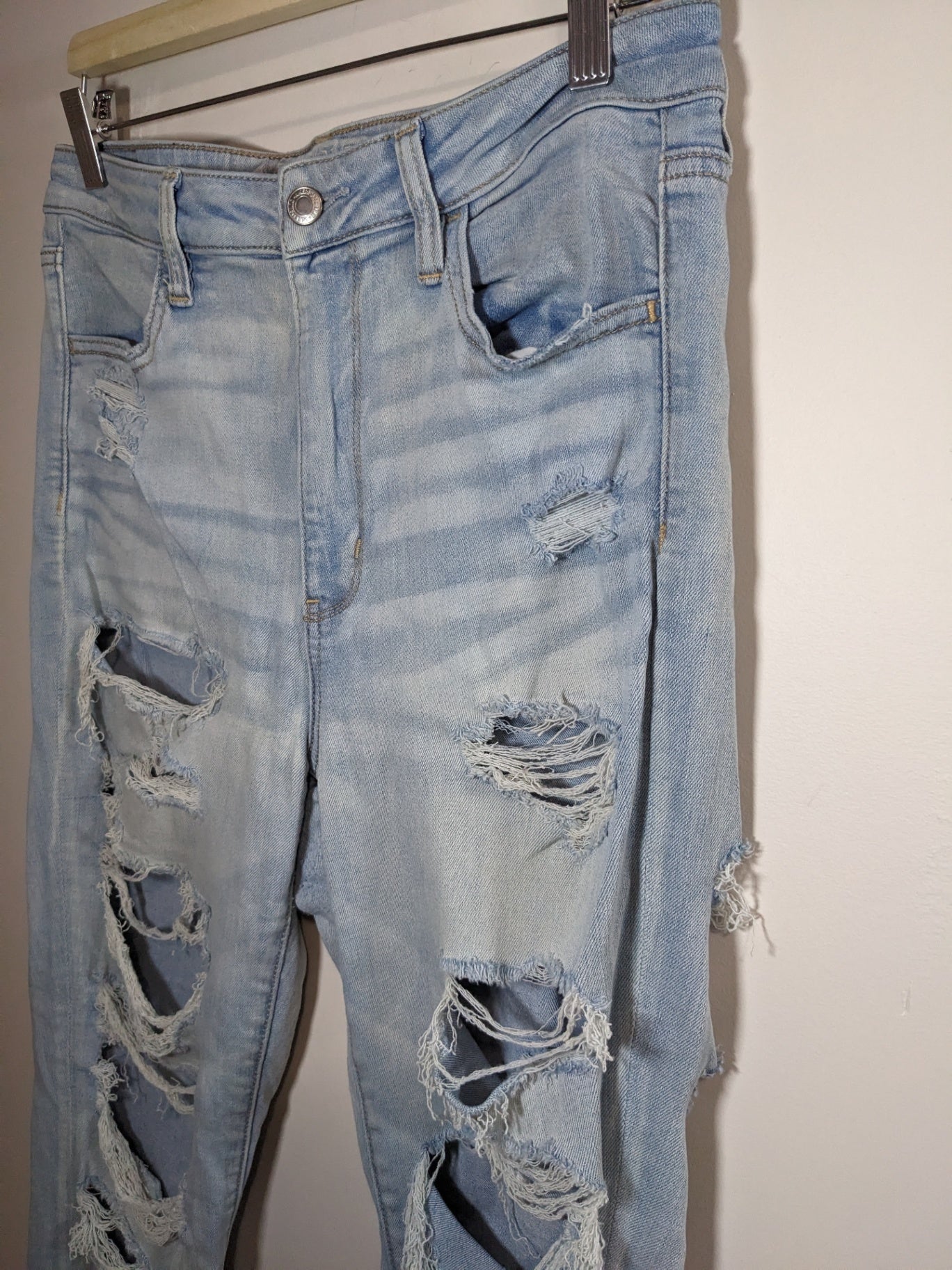 American Eagle Distressed Jeans - Sz 12