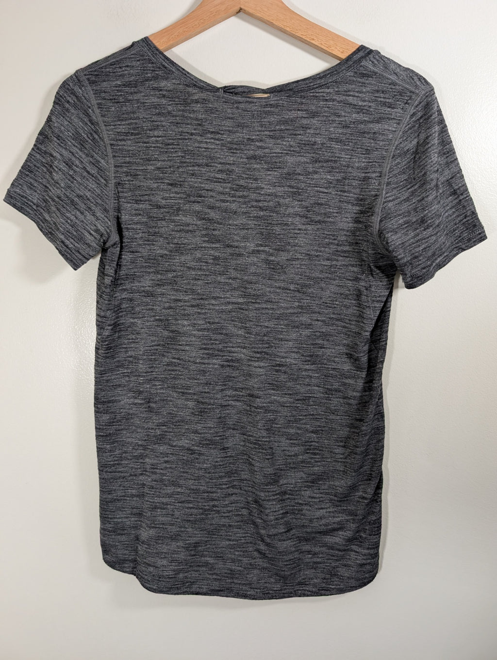 Lululemon heathered grey t-shirt - appears SZ 6
