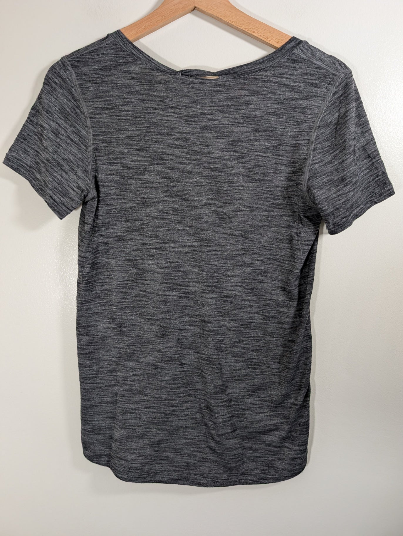 Lululemon heathered grey t-shirt - appears SZ 6