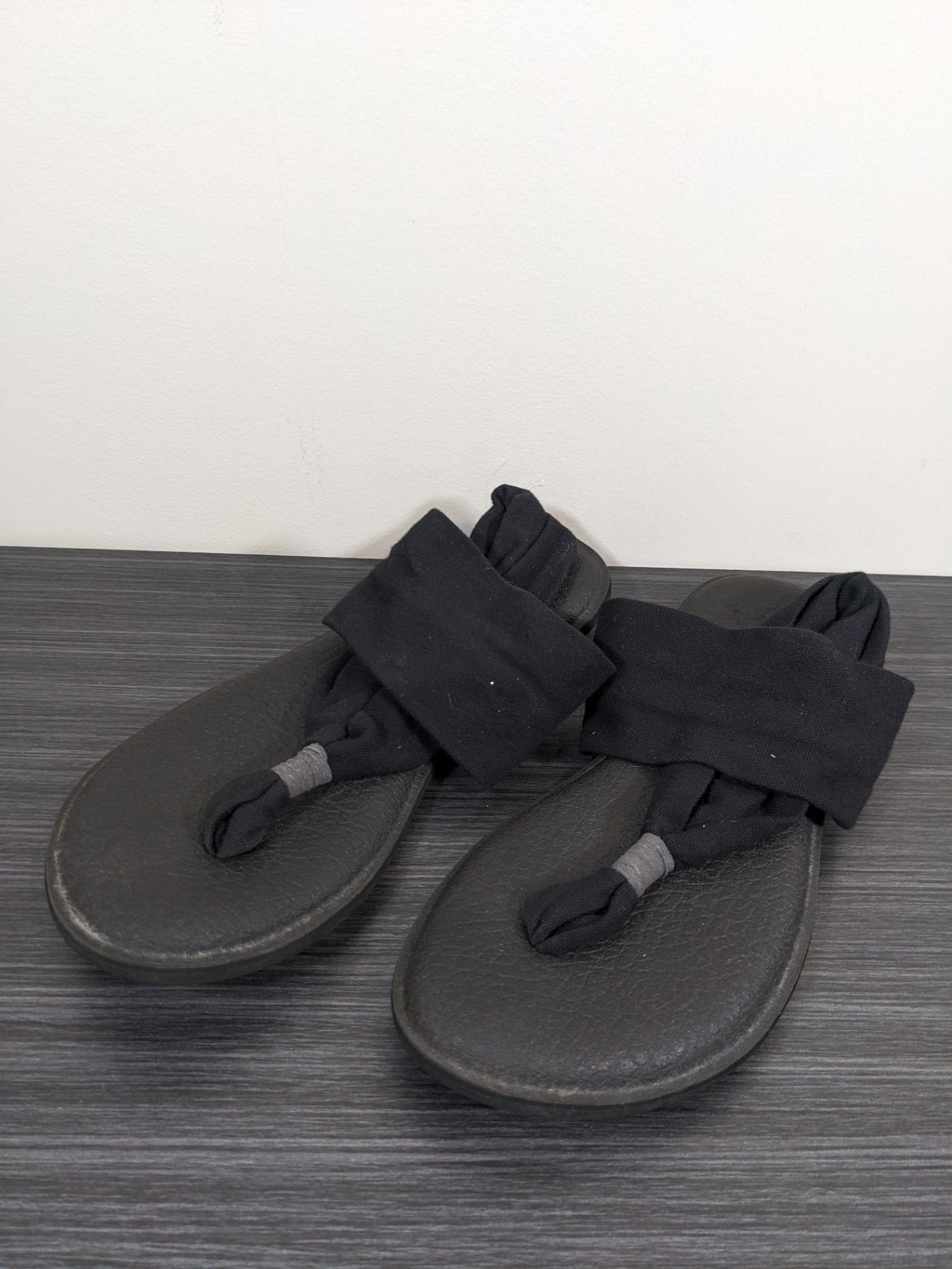 Sanuk Black Sandals Sz 7
