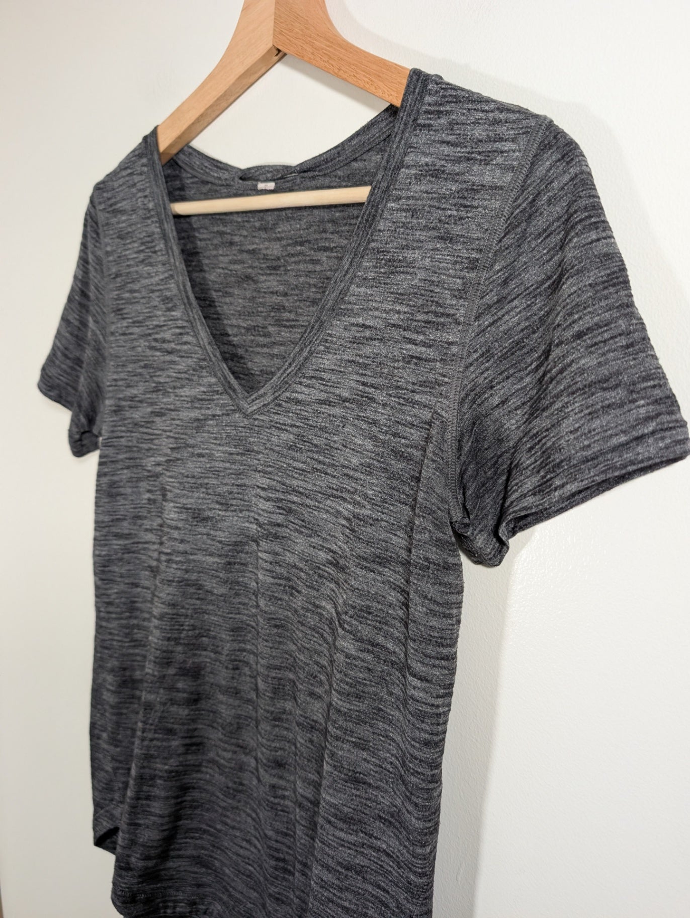 Lululemon heathered grey t-shirt - appears SZ 6