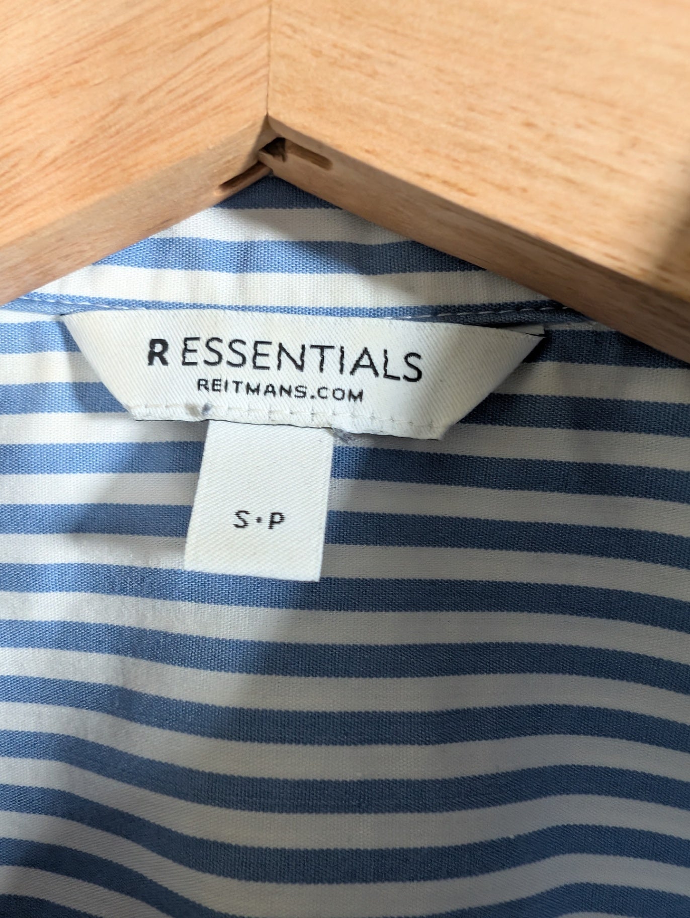Reitmans striped sleeveless blouse - Small