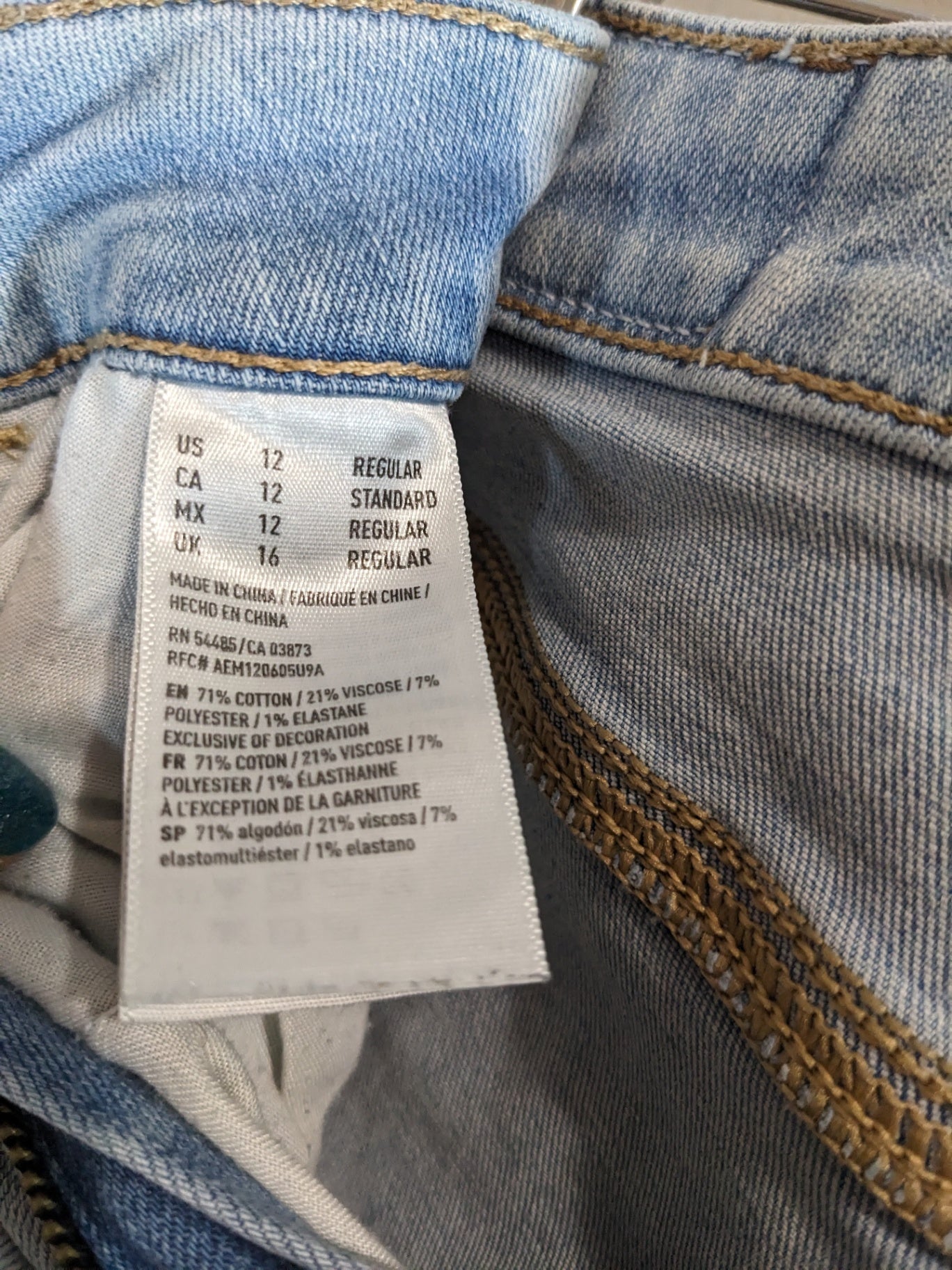 American Eagle Distressed Jeans - Sz 12