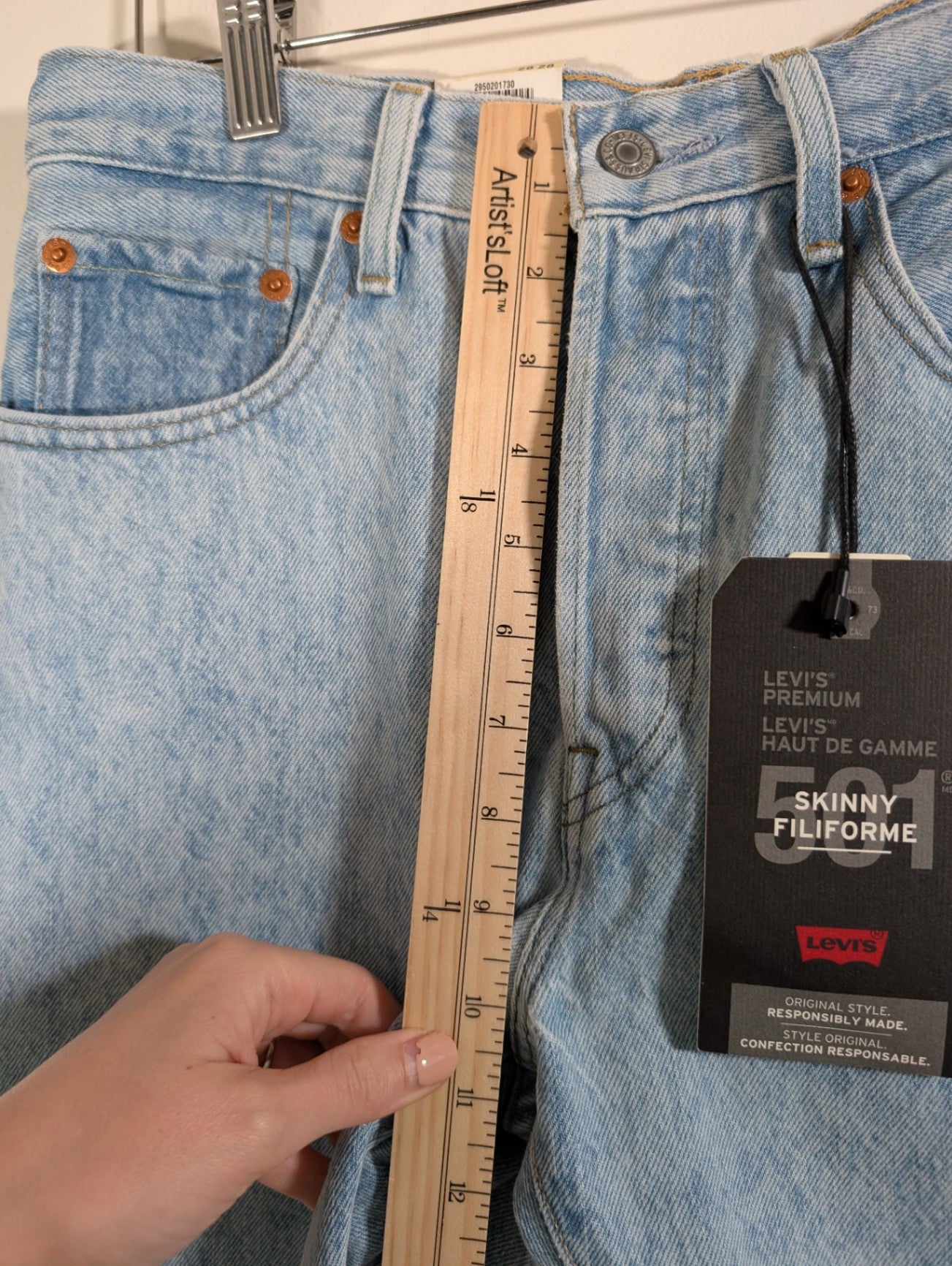 NWT Levi's 501 skinny jean - SZ 28