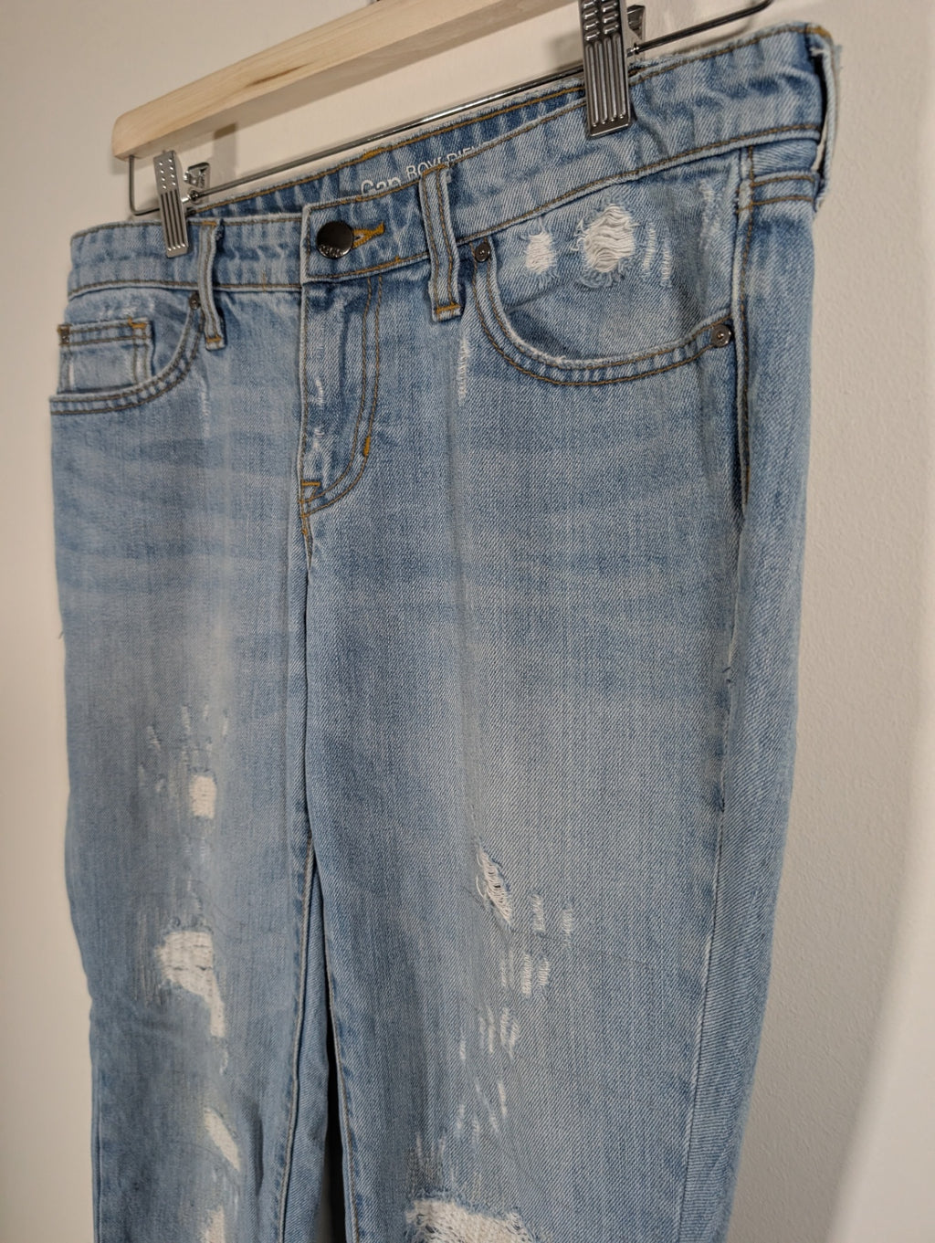 Gap boyfriend fit distressed jeans - SZ 4/27