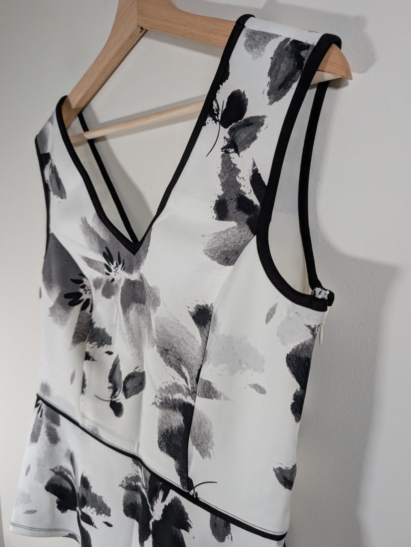 Le Château black floral peplum blouse - Medium