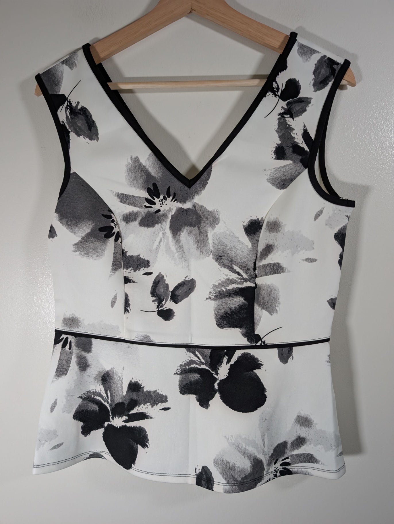 Le Château black floral peplum blouse - Medium