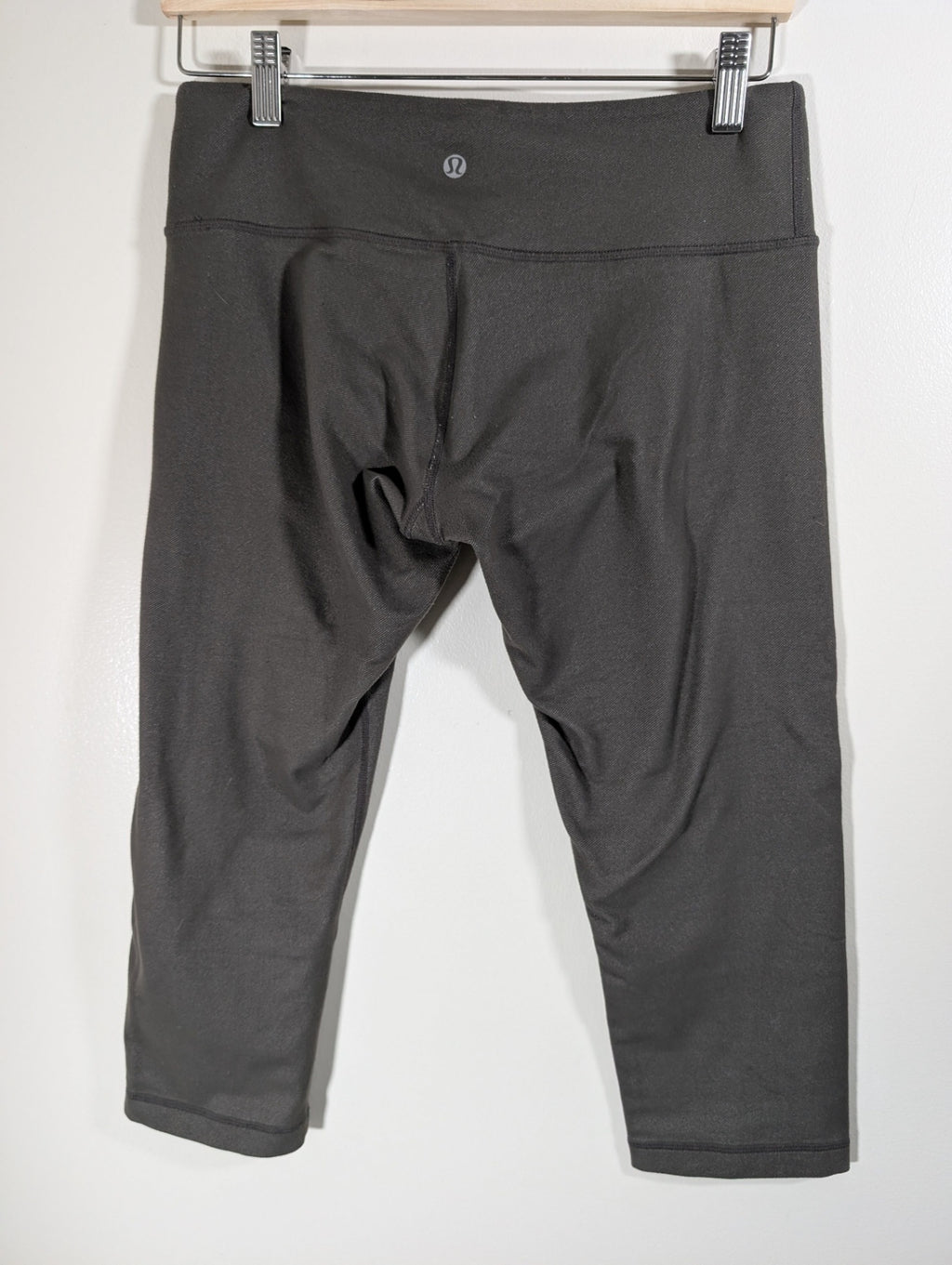 Lululemon olive crop leggings - SZ 8