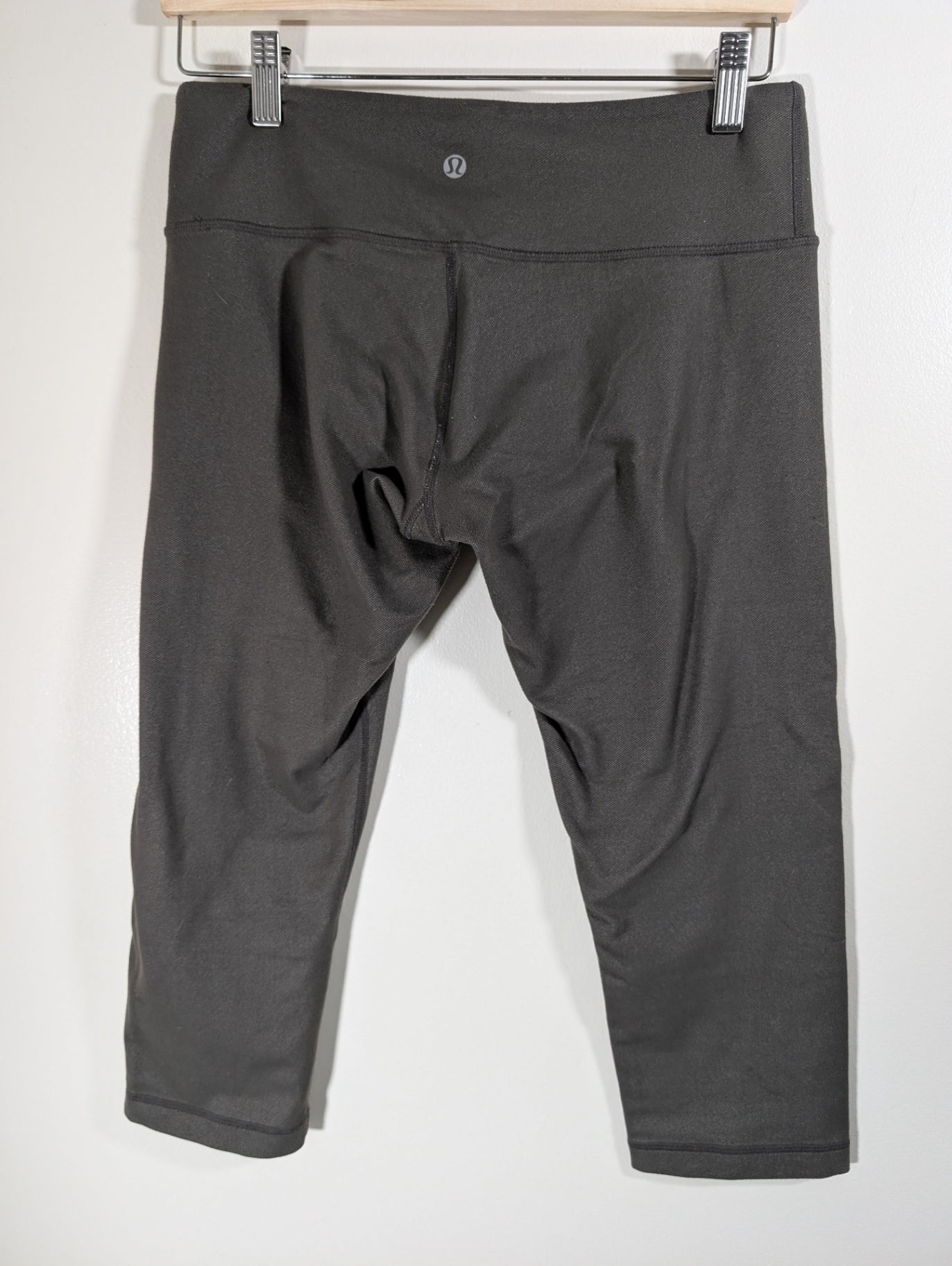 Lululemon olive crop leggings - SZ 8