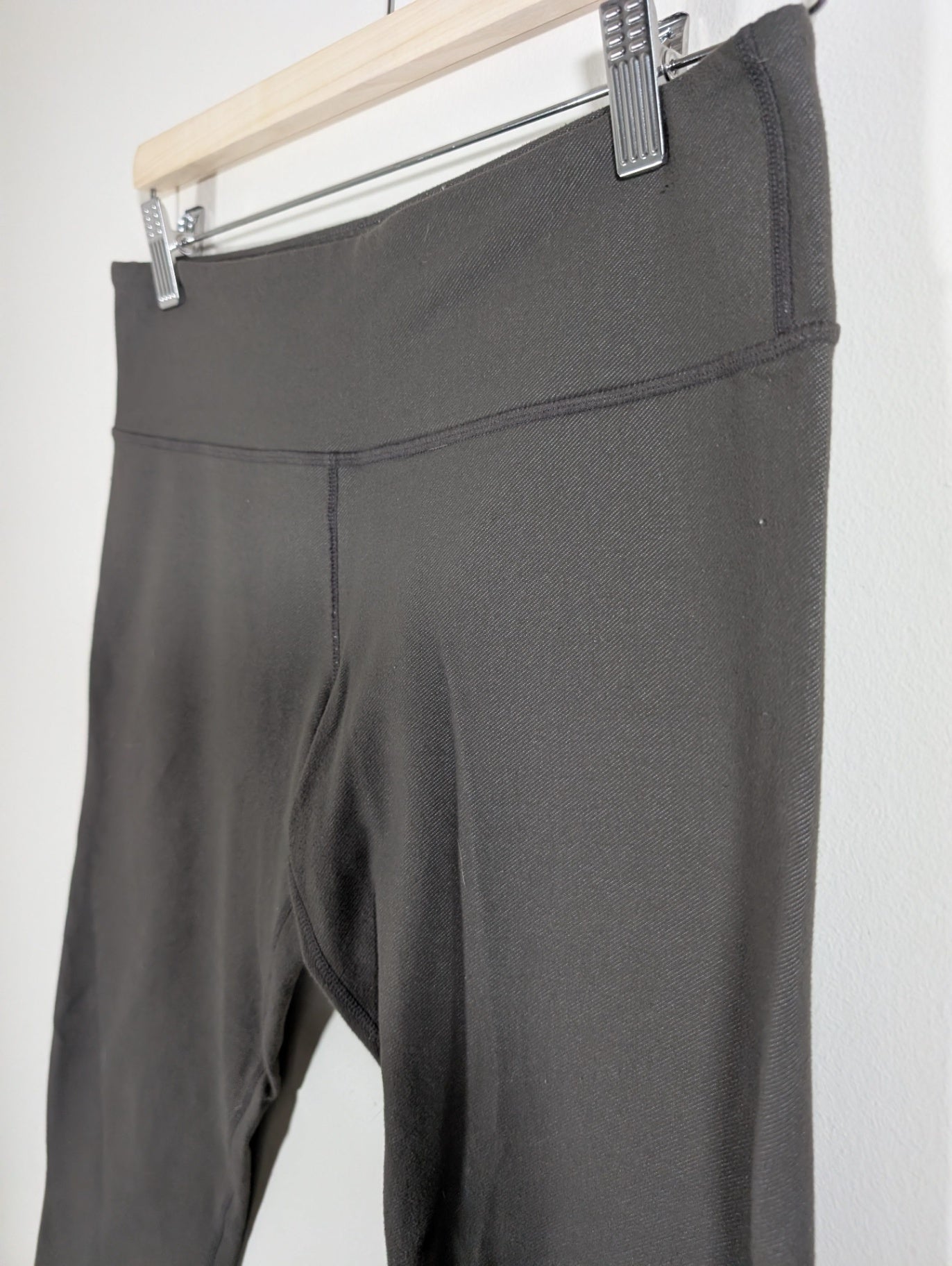 Lululemon olive crop leggings - SZ 8