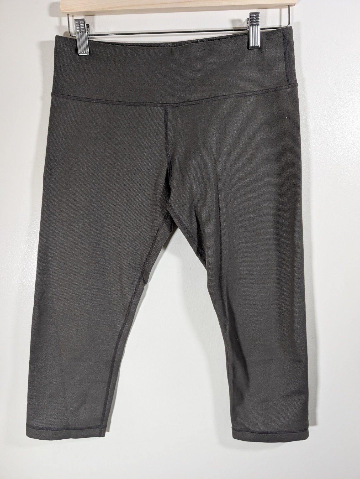 Lululemon olive crop leggings - SZ 8