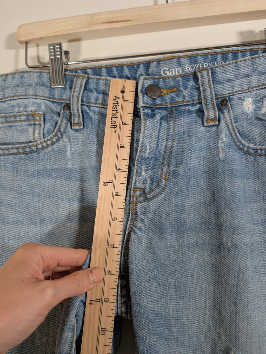 Gap boyfriend fit distressed jeans - SZ 4/27