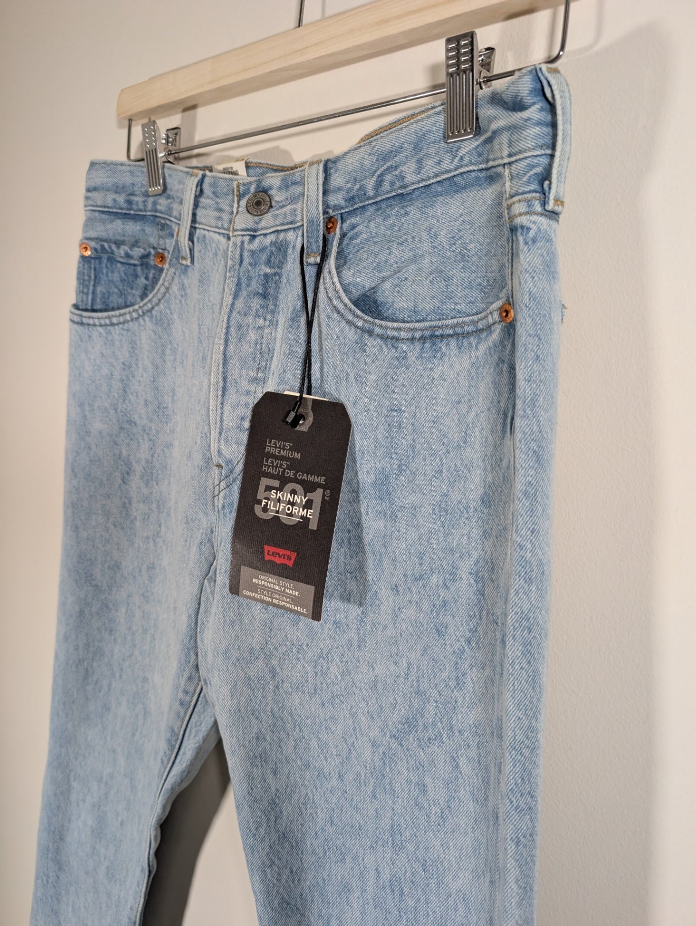 NWT Levi's 501 skinny jean - SZ 28