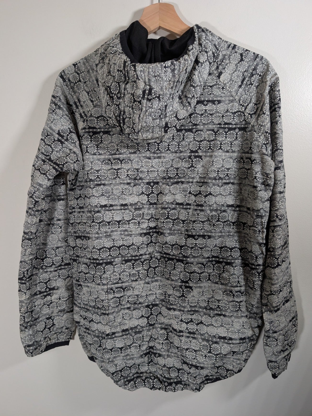 Element light jacket - appears small