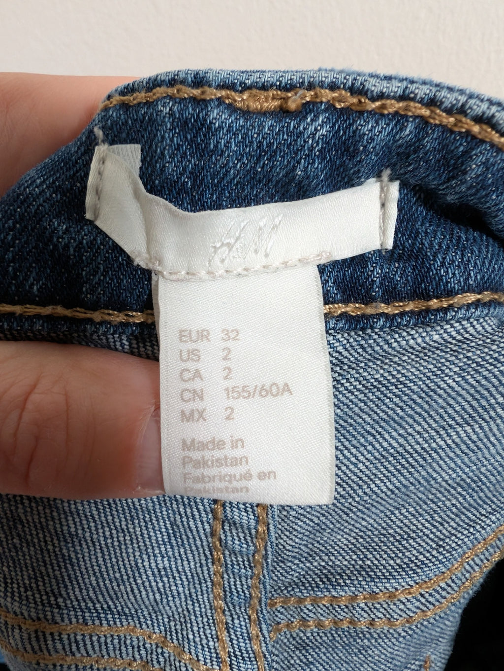 H&M distressed denim shorts - SZ 2