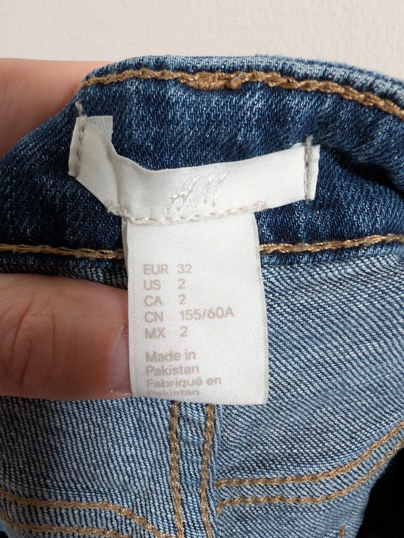 H&M distressed denim shorts - SZ 2