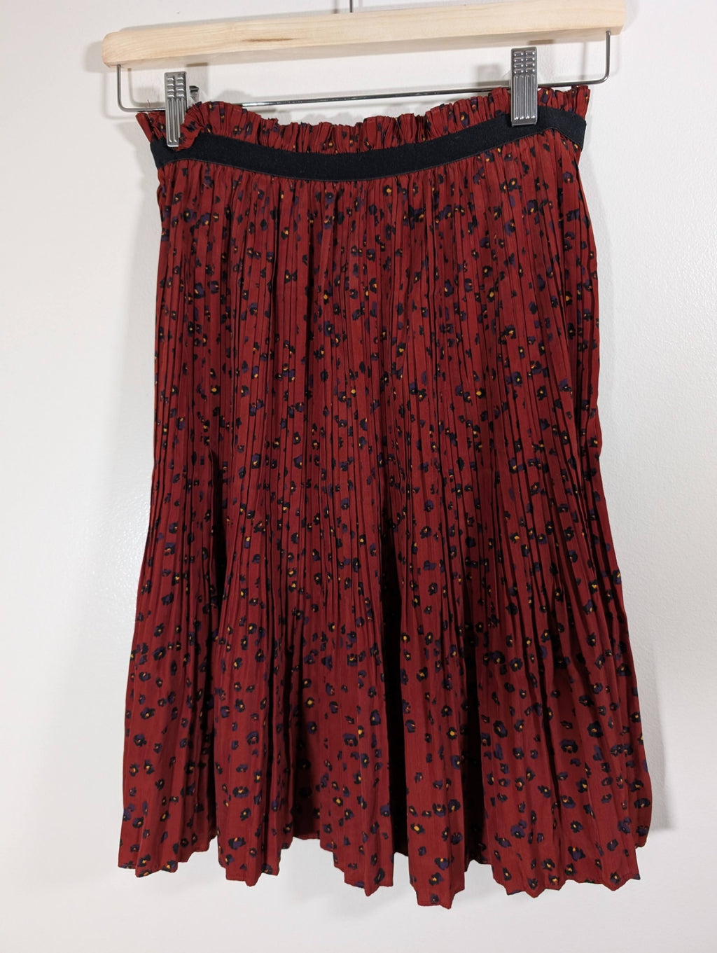 No label burgundy skirt - appears small